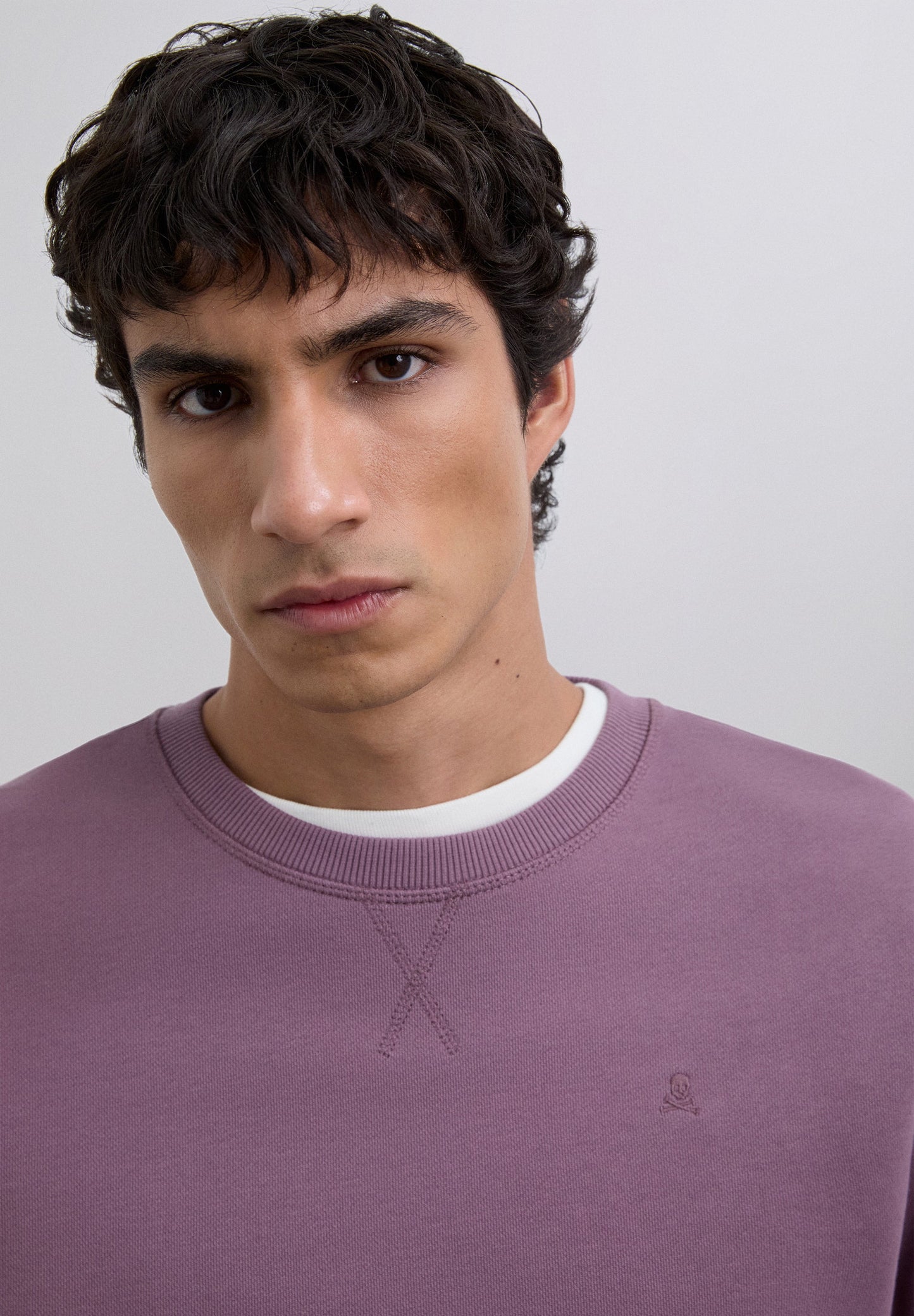 SWEATSHIRT COM SKULL BORDADA
