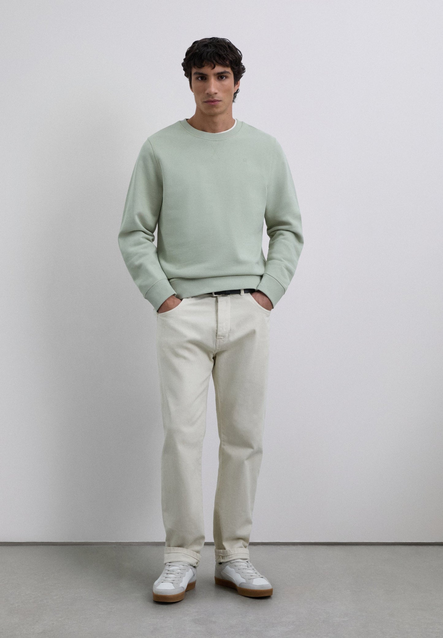 SWEATSHIRT COM SKULL BORDADA