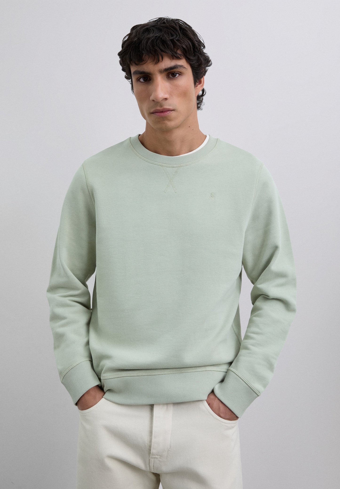 SWEATSHIRT COM SKULL BORDADA