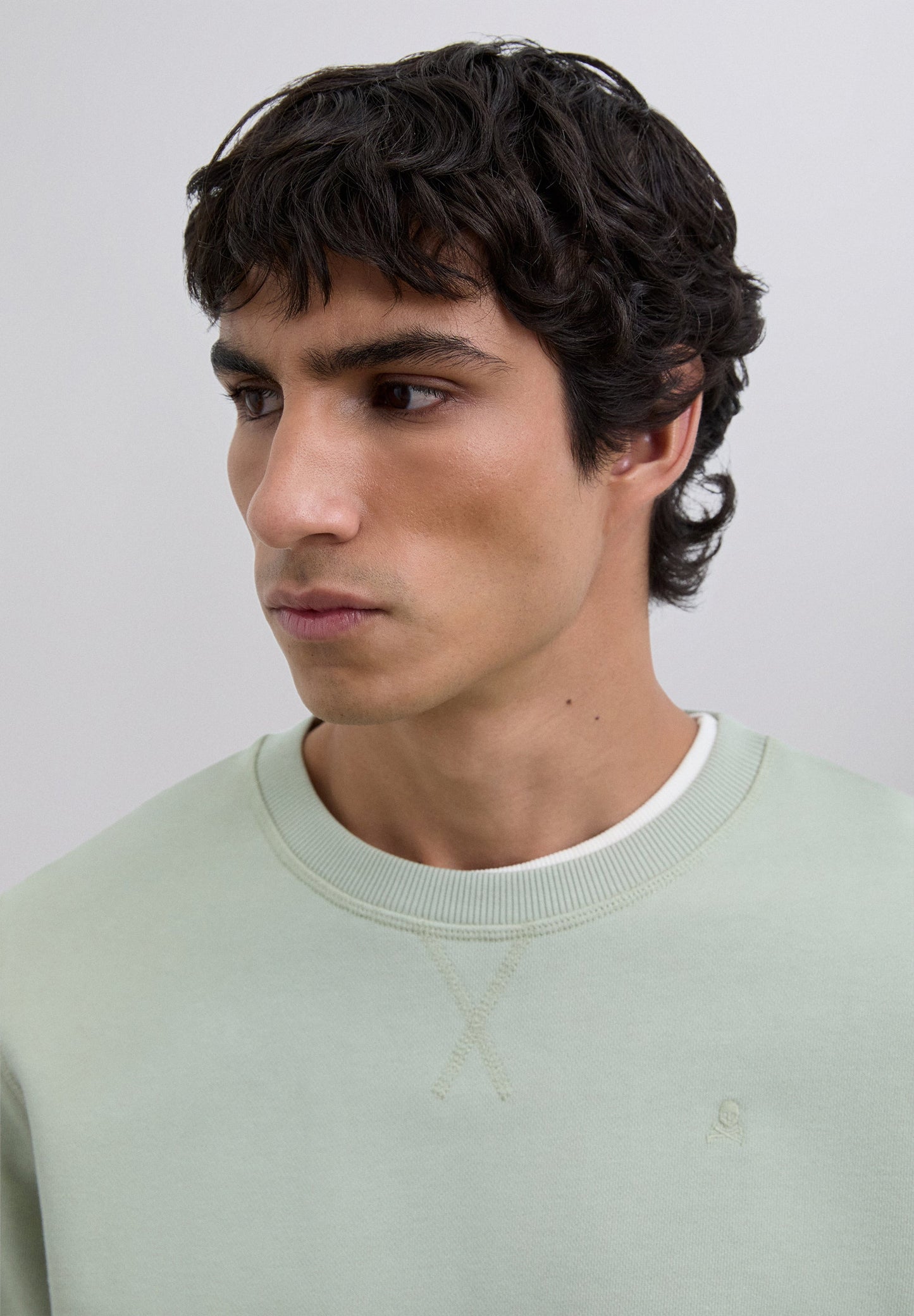 SWEATSHIRT COM SKULL BORDADA