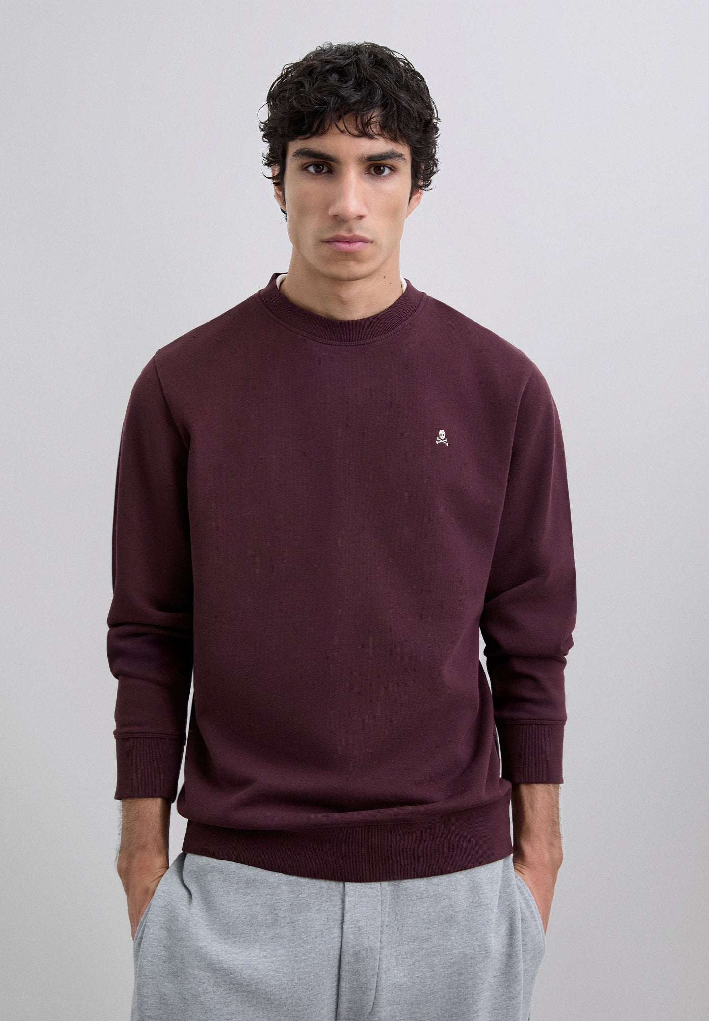 SWEATSHIRT COM SKULL BORDADA