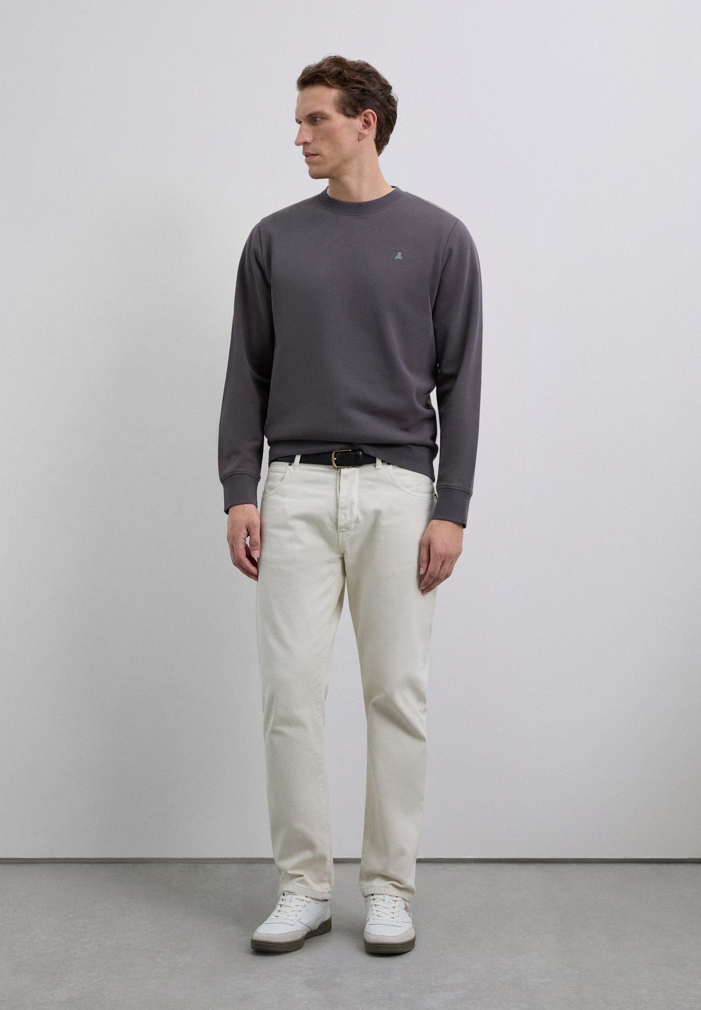 SWEATSHIRT COM SKULL BORDADA