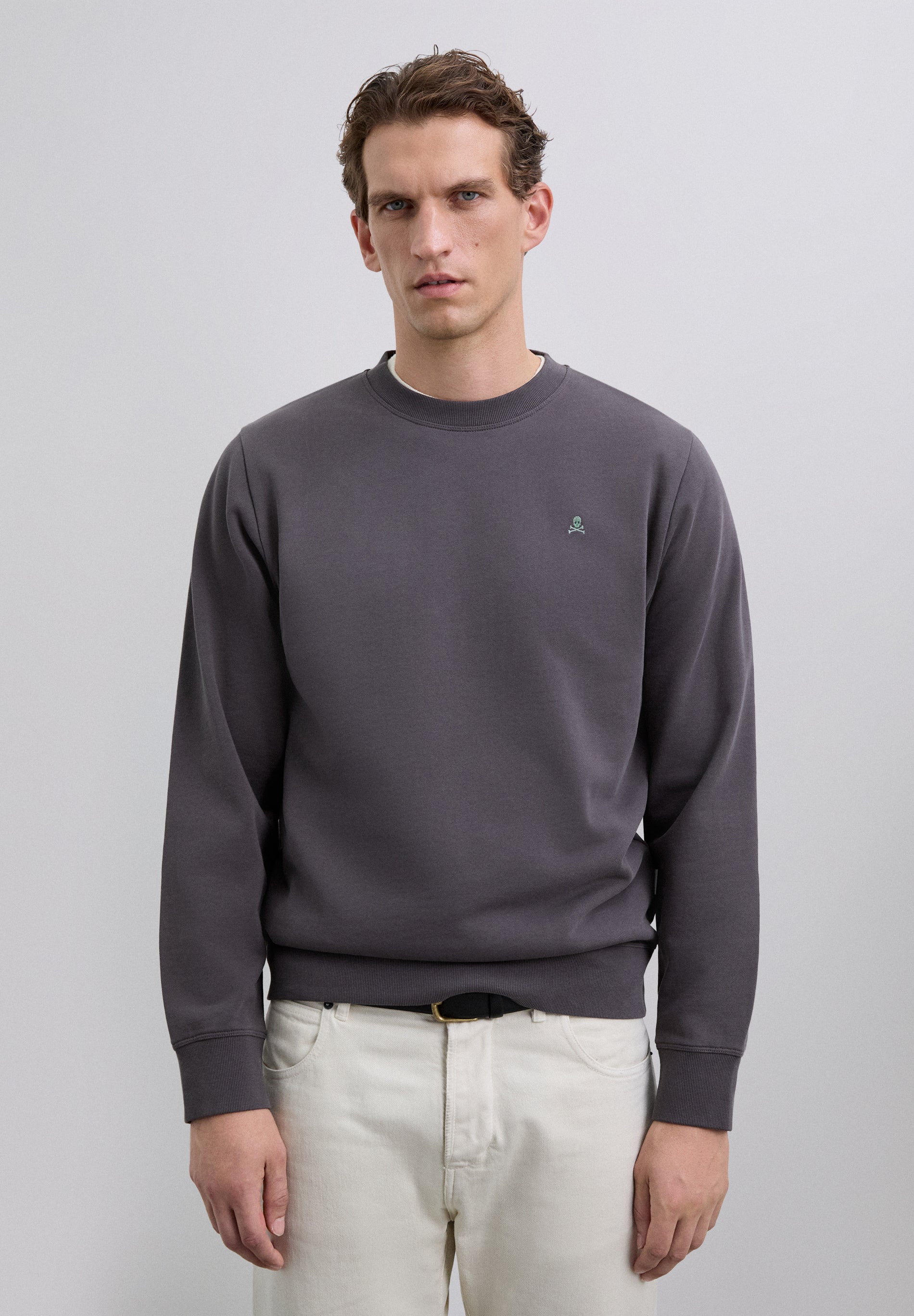 SWEATSHIRT COM SKULL BORDADA
