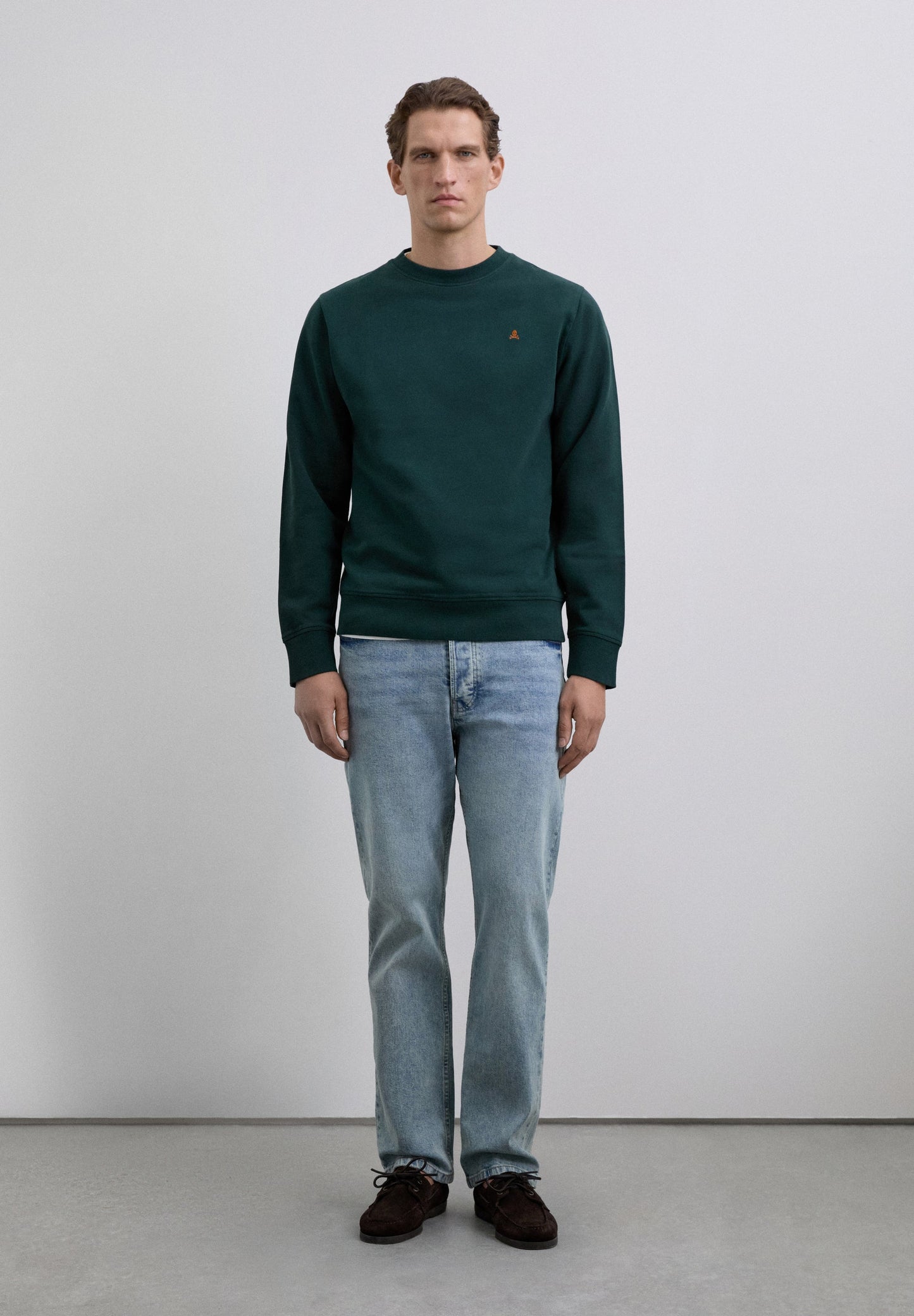 SWEATSHIRT COM SKULL BORDADA