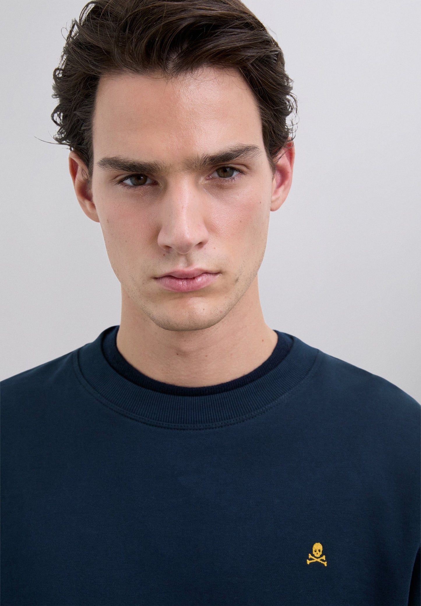 SWEATSHIRT COM SKULL BORDADA