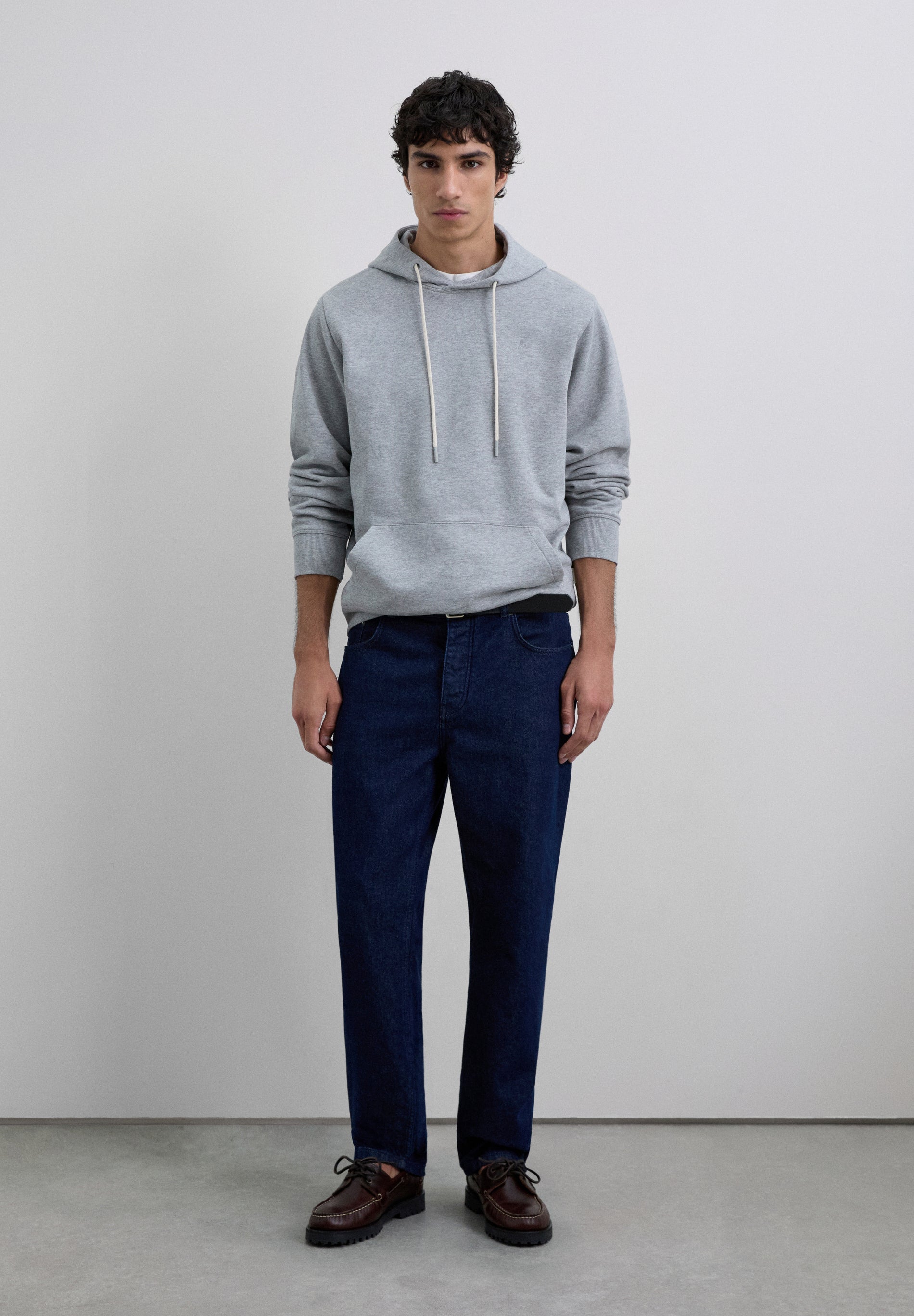 SWEATSHIRT COM CAPUZ AJUSTÁVEL