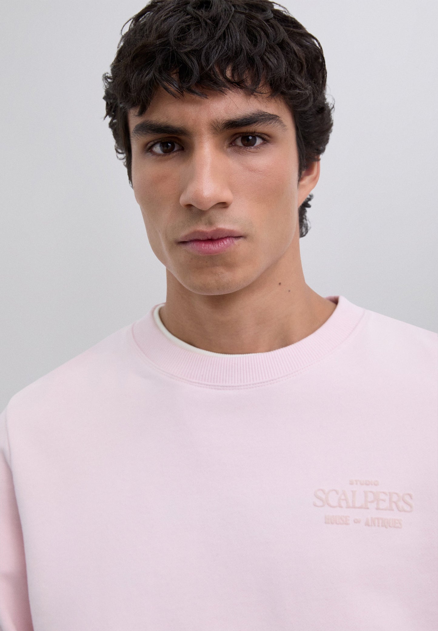 SWEATSHIRT COM PADRÃO DE LOGÓTIPO