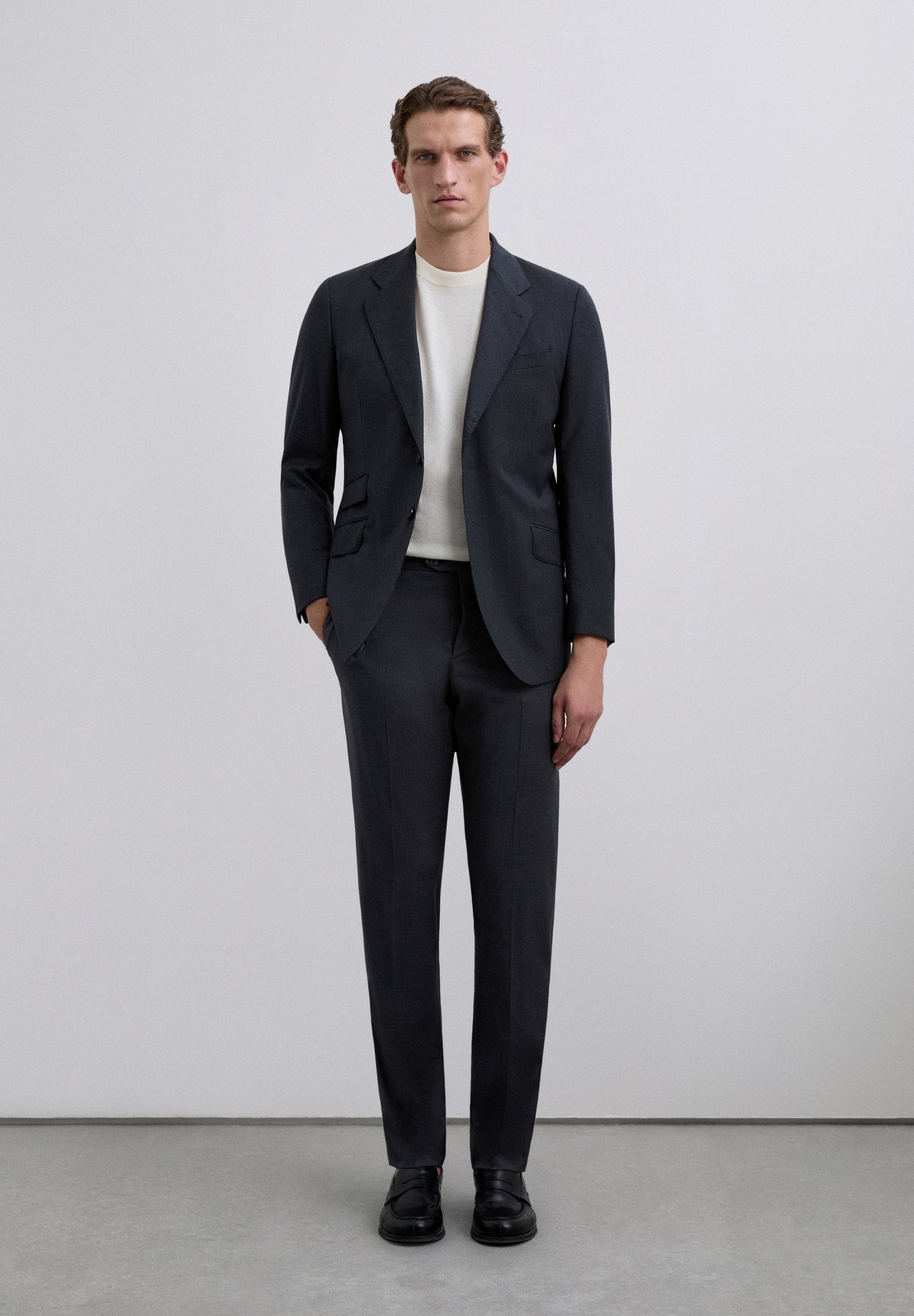 CALÇAS FORMAIS COM PINÇAS