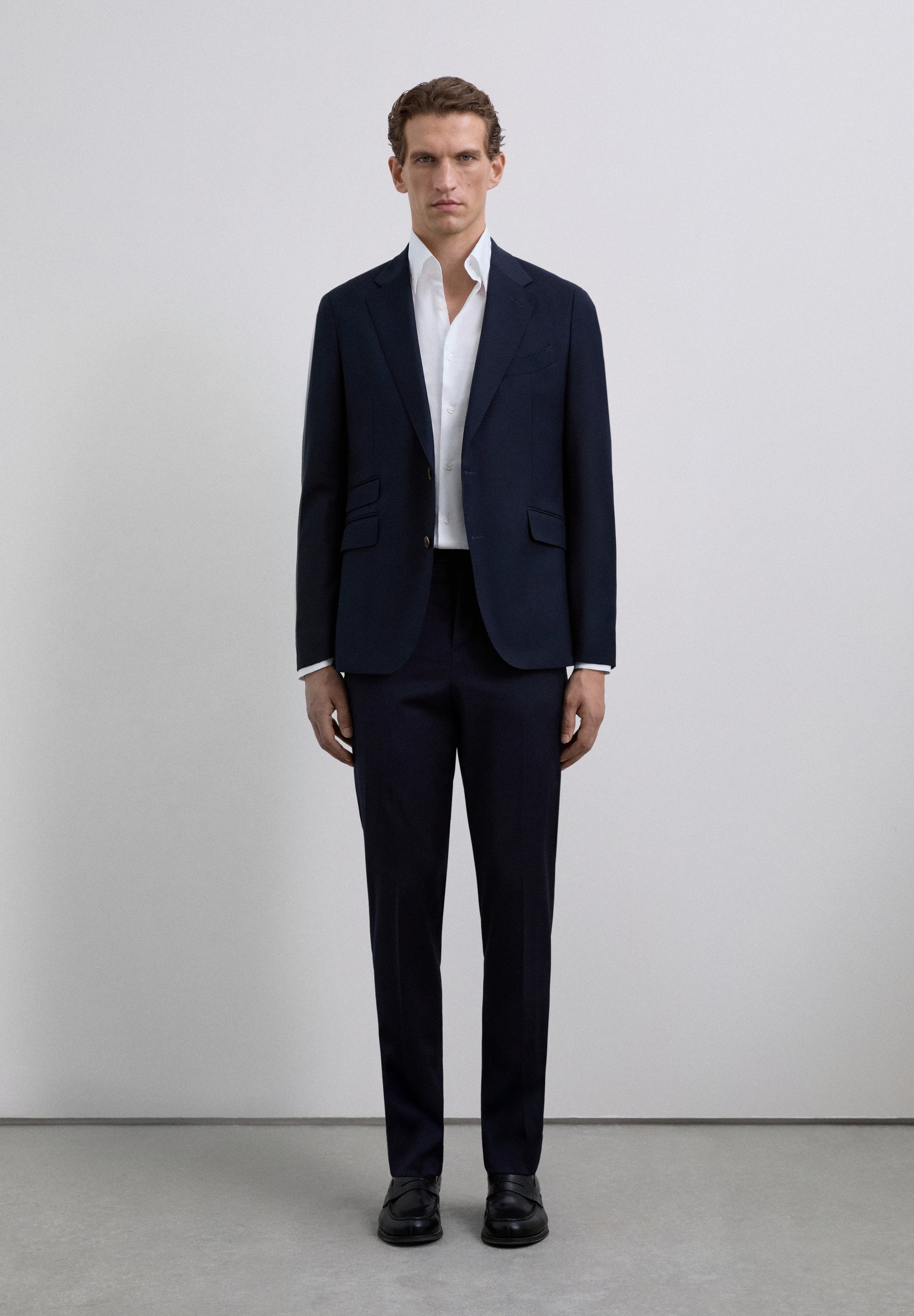 CALÇAS FORMAIS COM PINÇAS