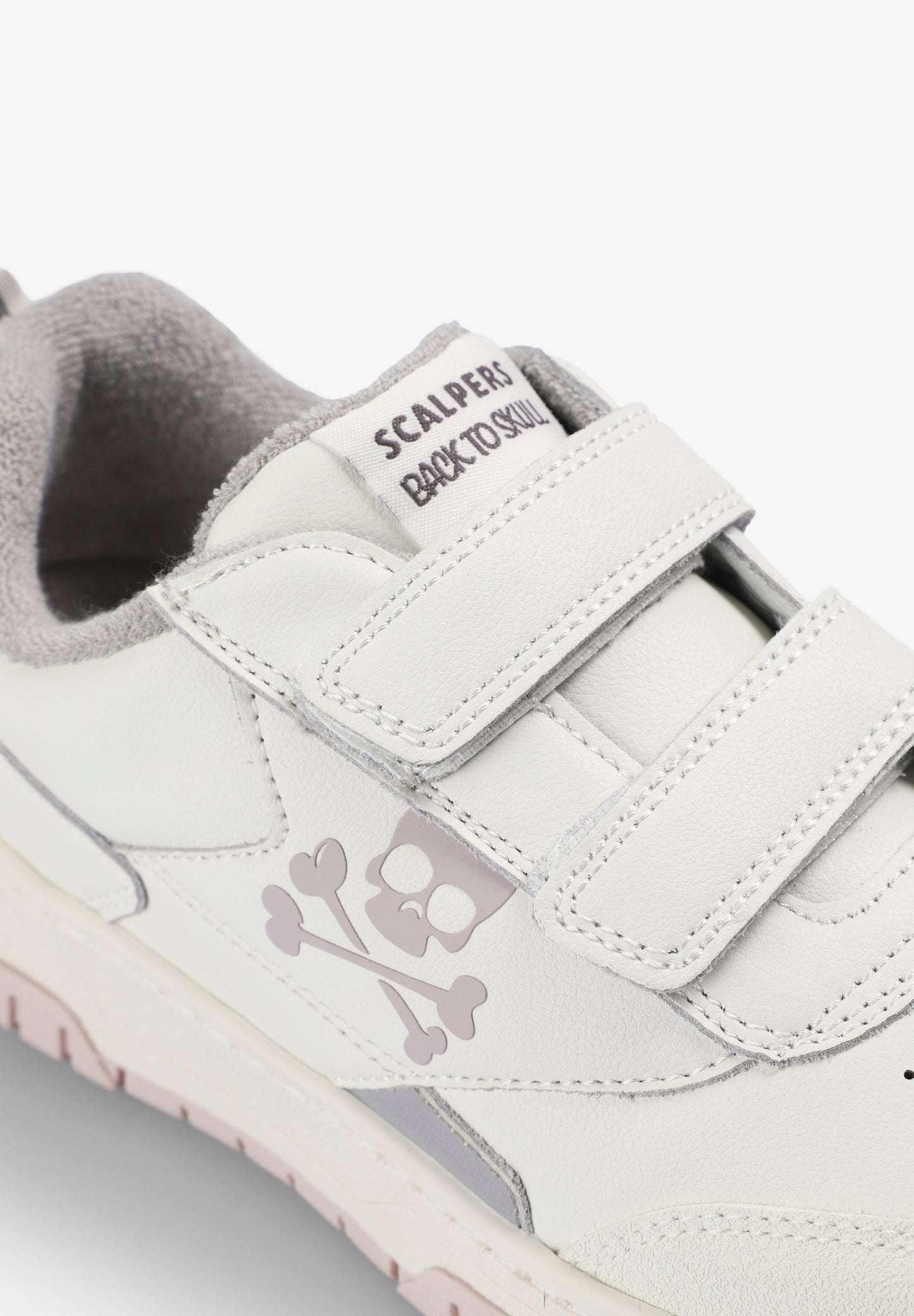 SAPATILHAS COM LOGÓTIPO VELCRO