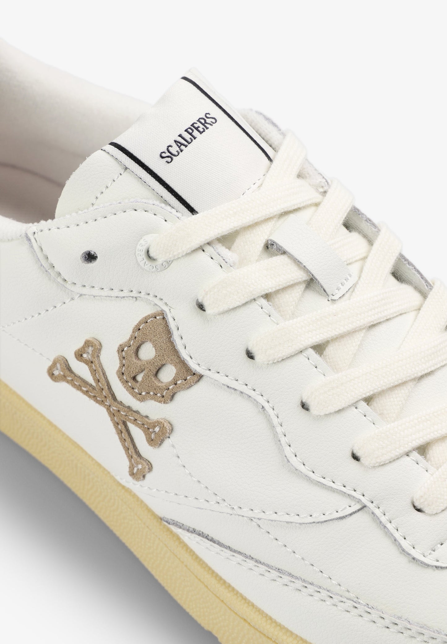 SAPATILHAS SKULL EM PELE