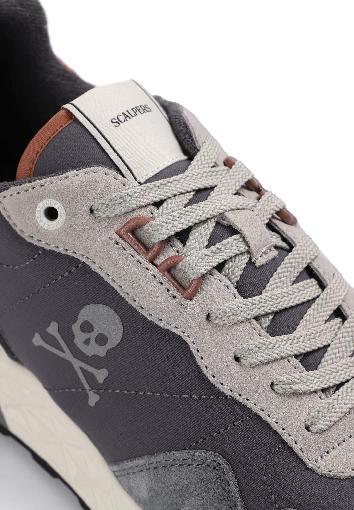 SAPATILHAS COM SKULL CAMURÇA