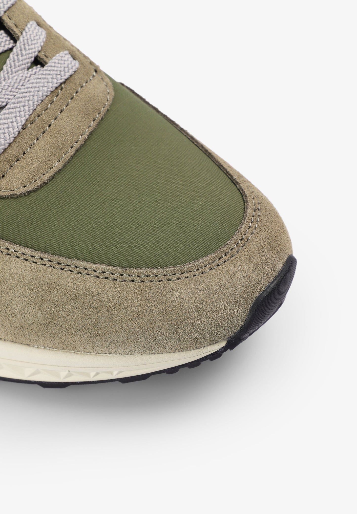 SAPATILHAS COM SKULL CAMURÇA