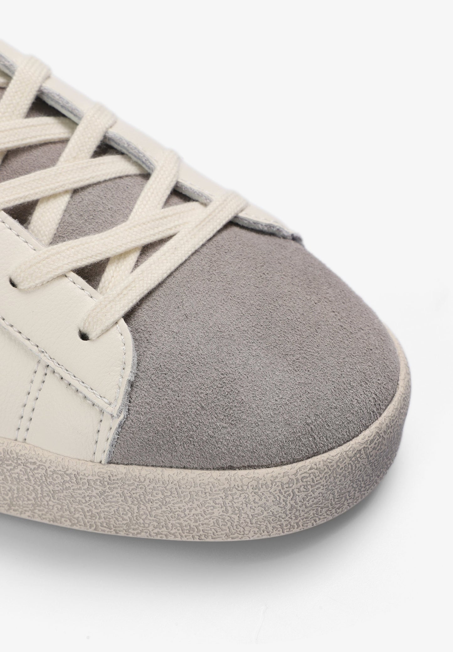 SAPATILHAS SKULL EM PELE