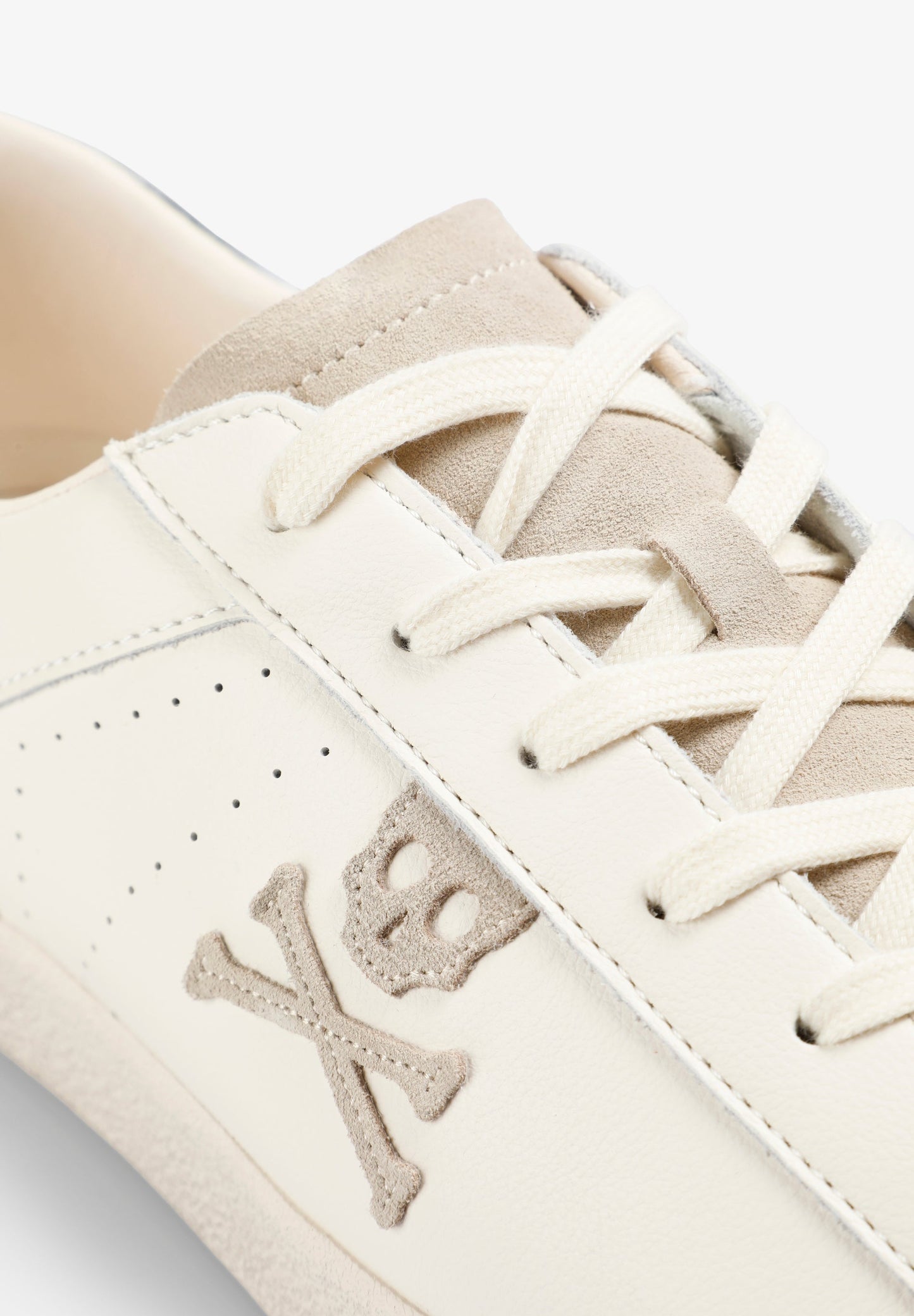 SAPATILHAS SKULL EM PELE