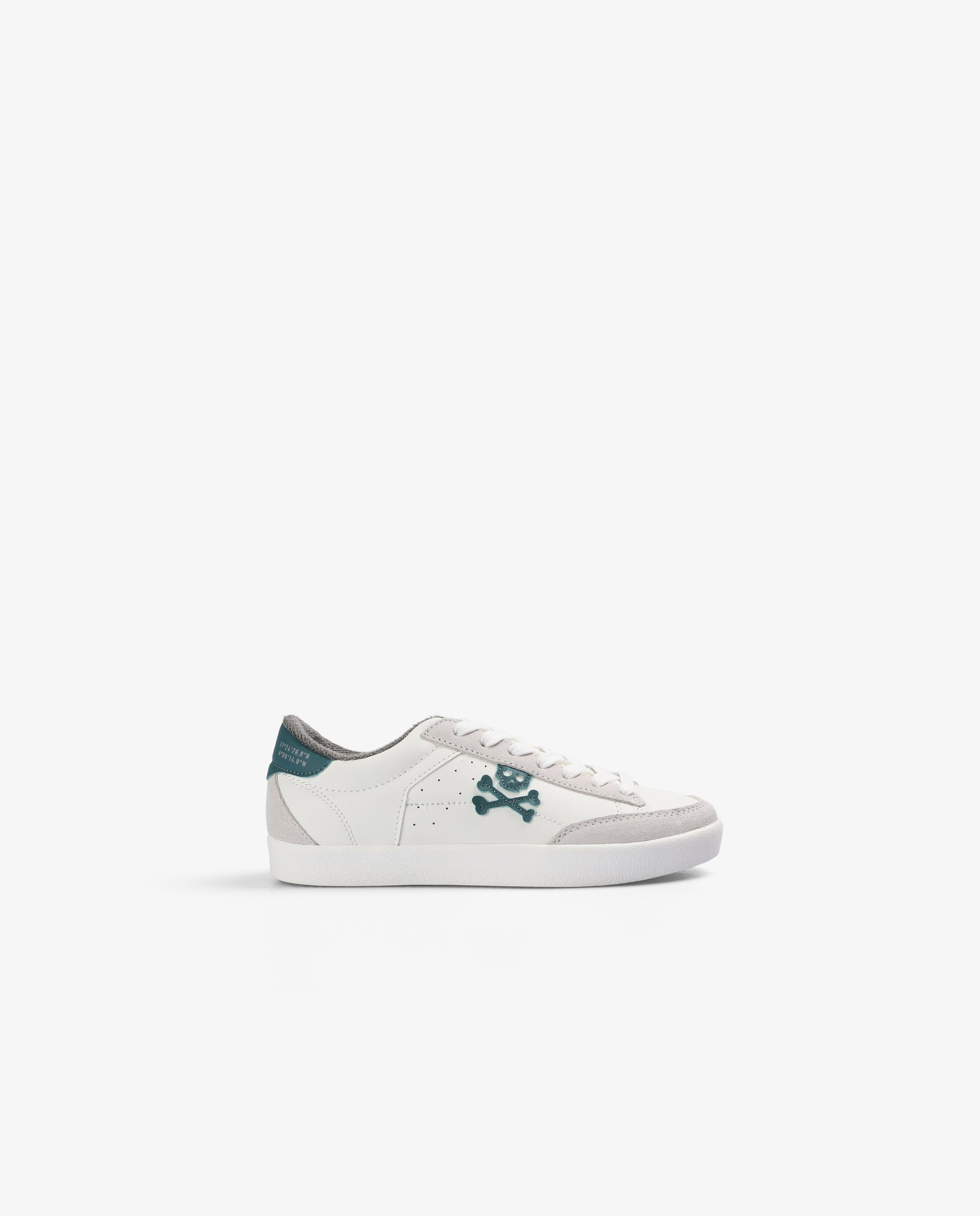 SAPATILHAS COM SKULL A CONTRASTAR