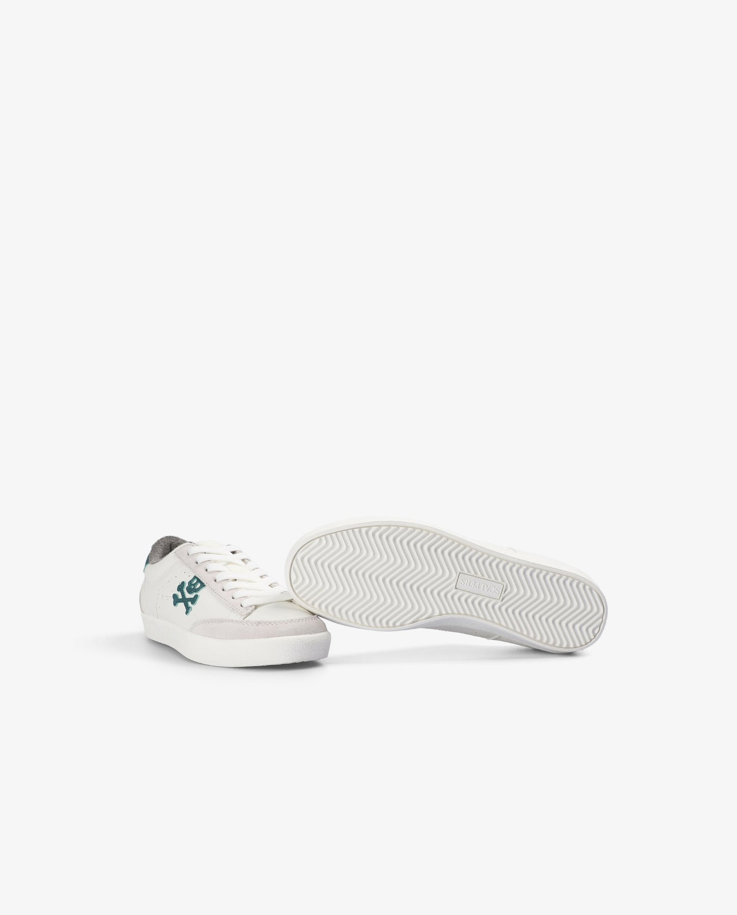 SAPATILHAS COM SKULL A CONTRASTAR