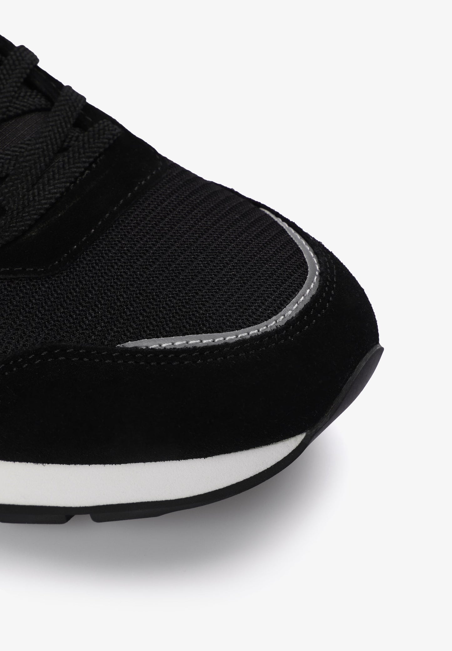 SAPATILHAS EM PELE COM SKULL