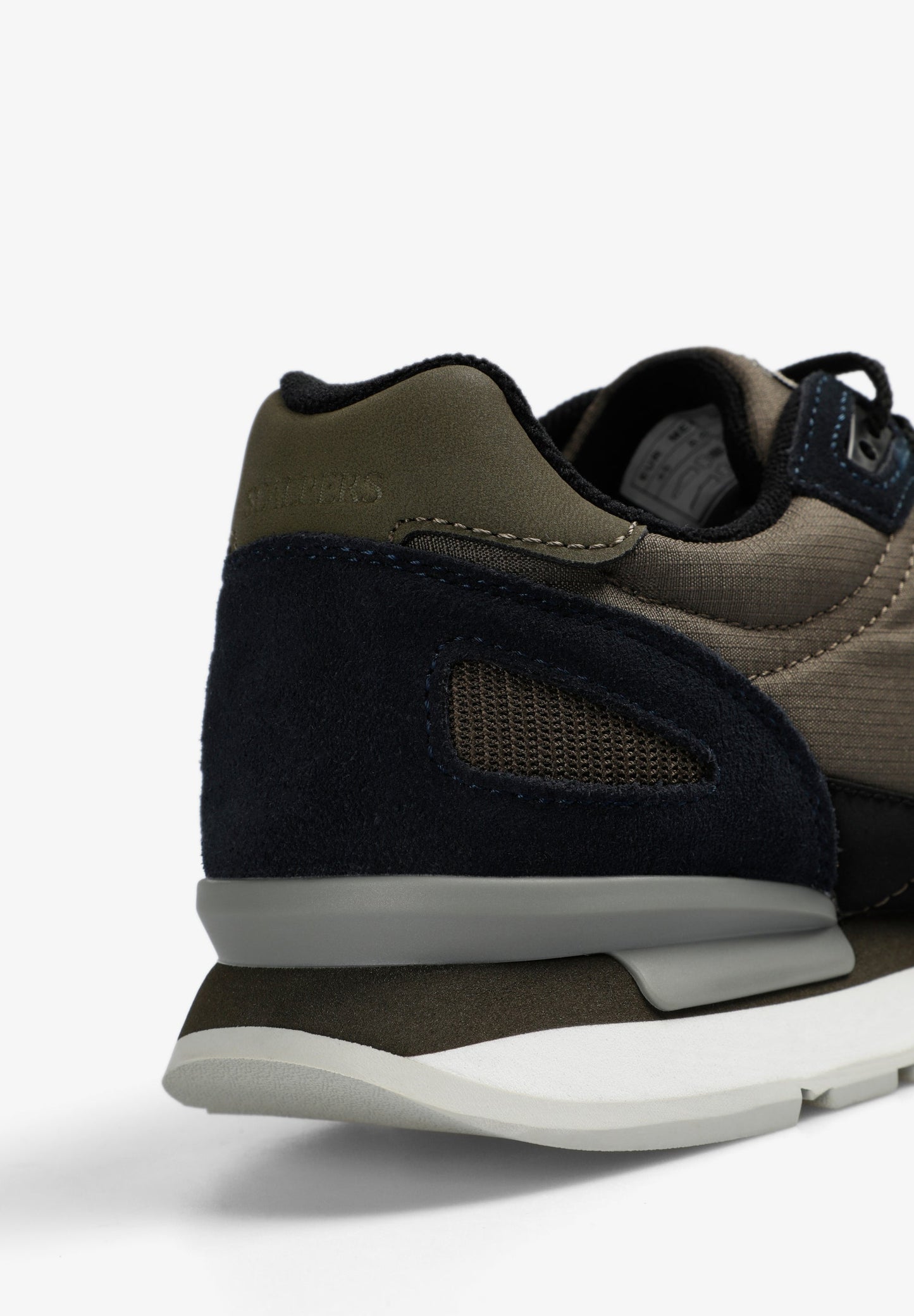 SAPATILHAS EM PELE COM SKULL