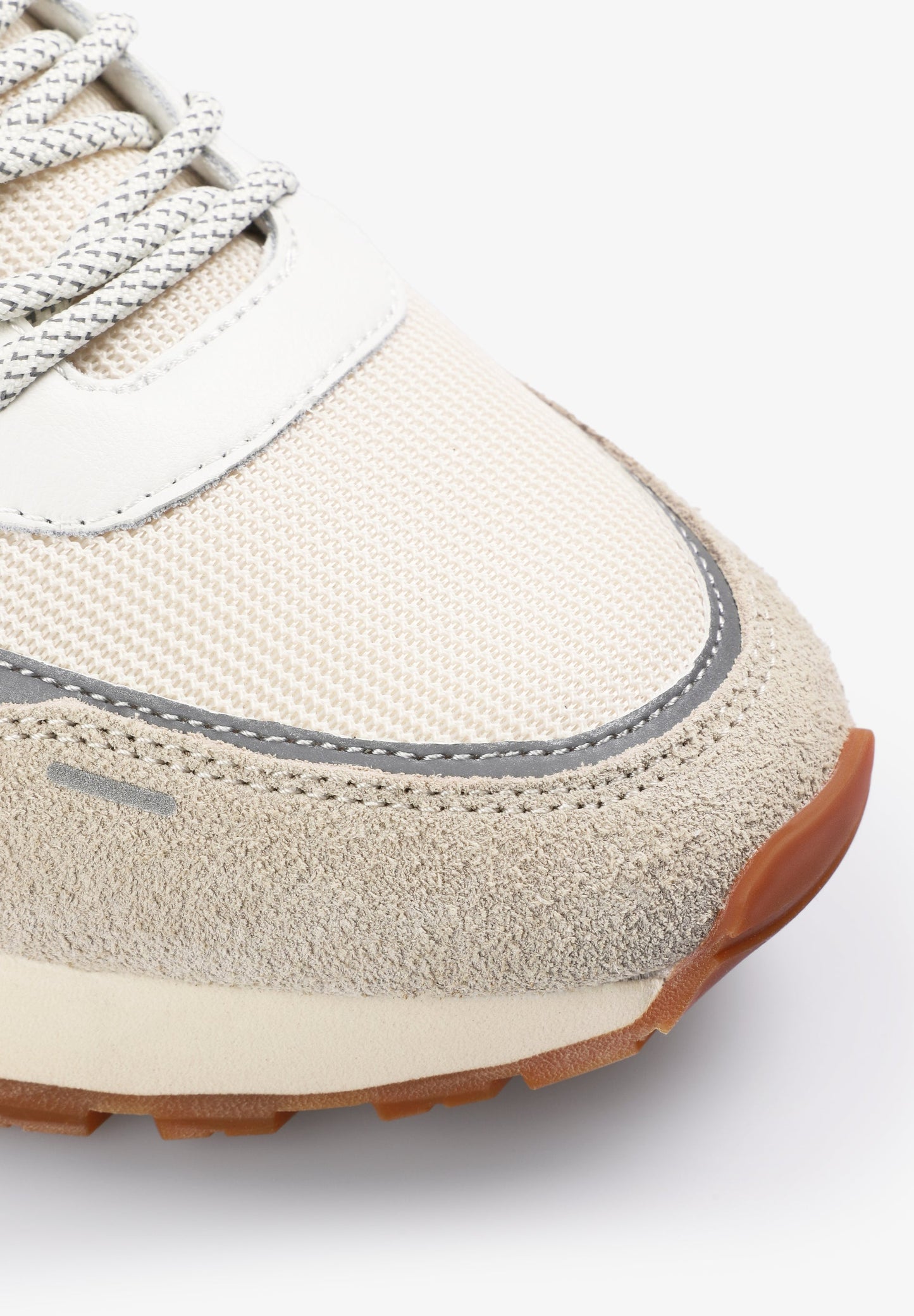 SAPATILHAS COM SKULL LATERAL