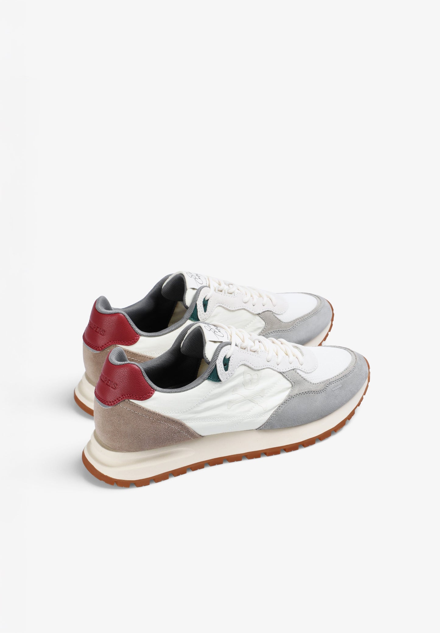 SAPATILHAS COM SKULL LATERAL