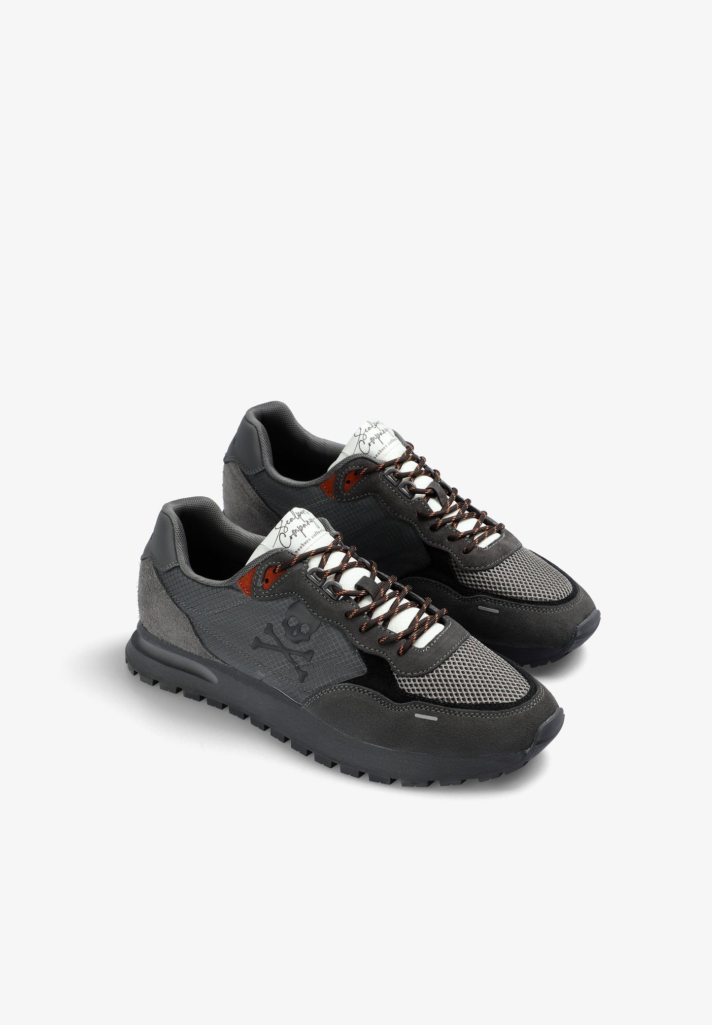 SAPATILHAS COM SKULL LATERAL