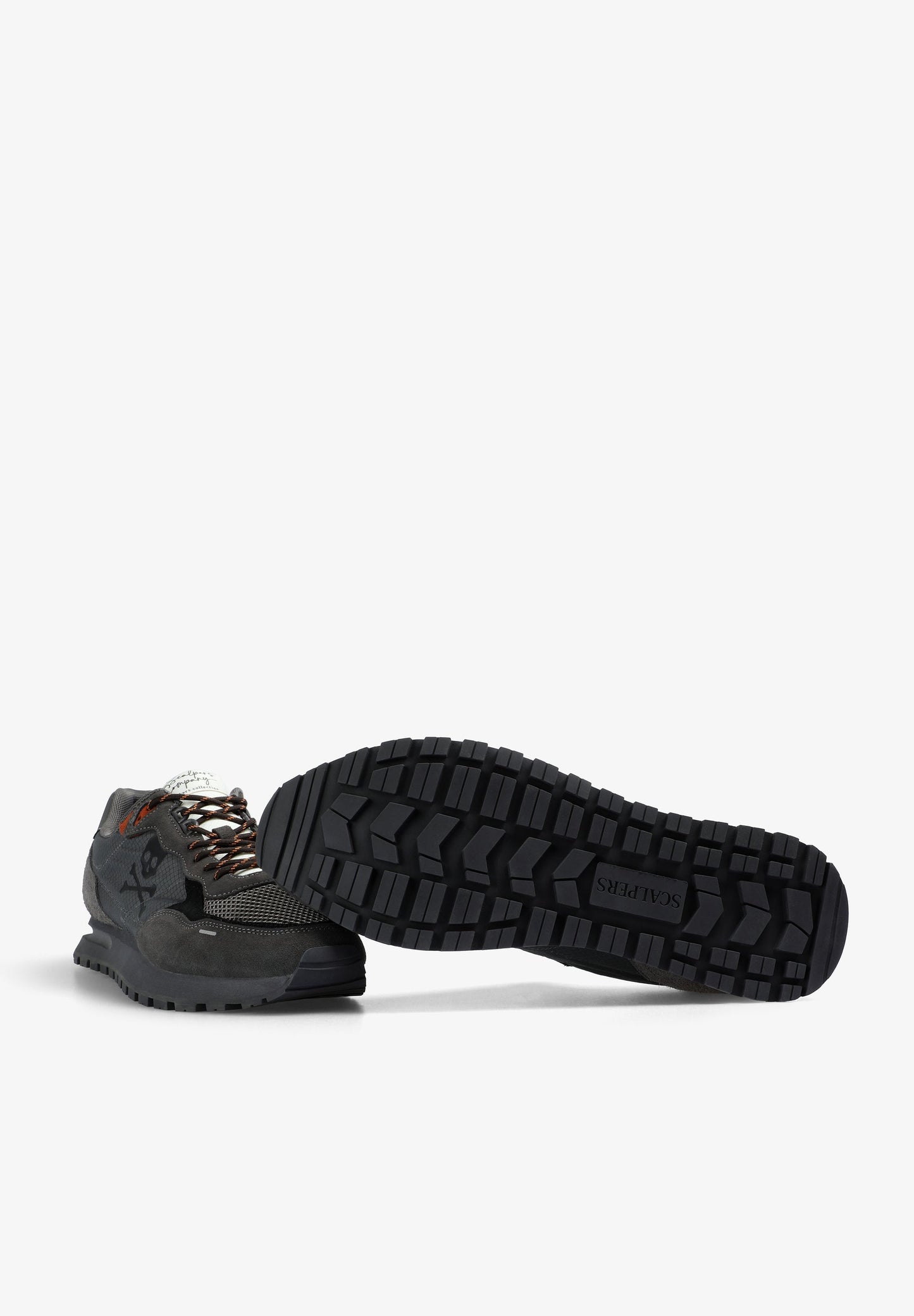 SAPATILHAS COM SKULL LATERAL