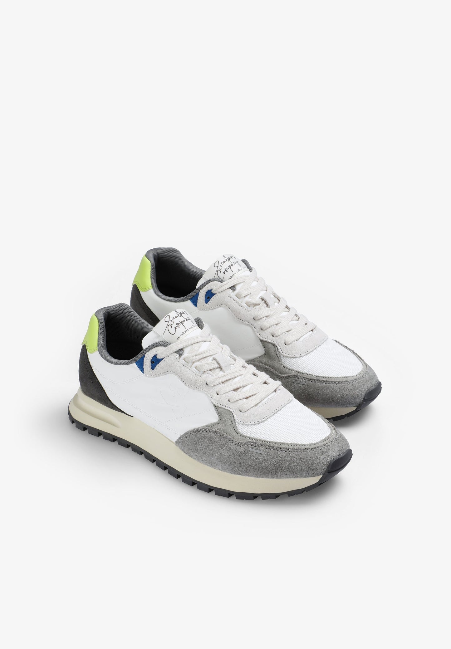 SAPATILHAS COM SKULL LATERAL