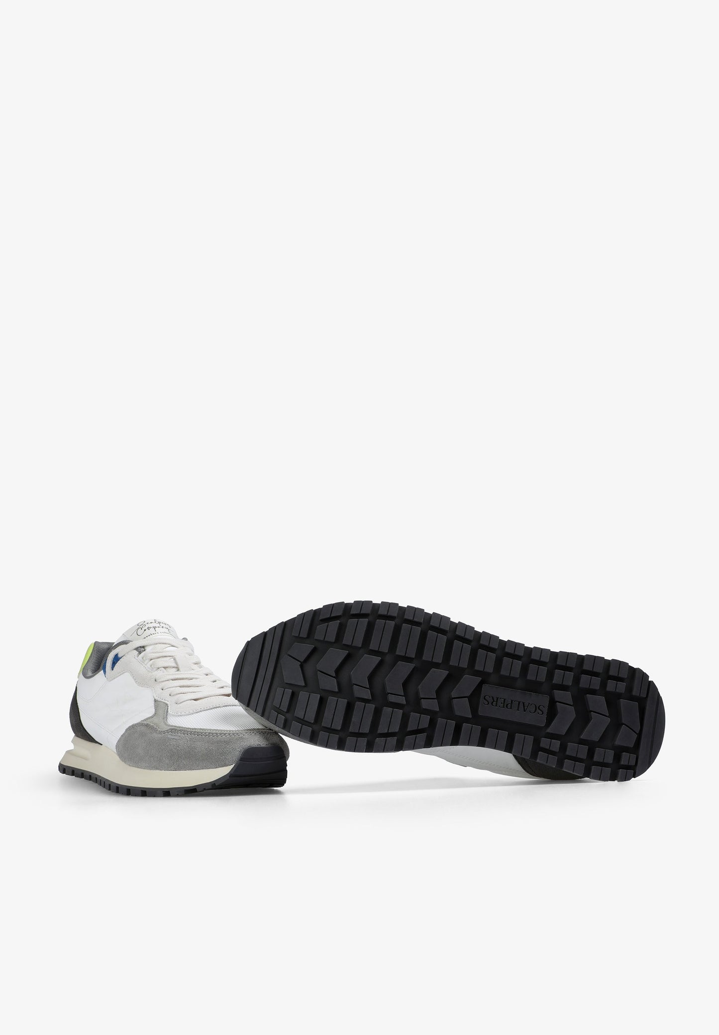 SAPATILHAS COM SKULL LATERAL