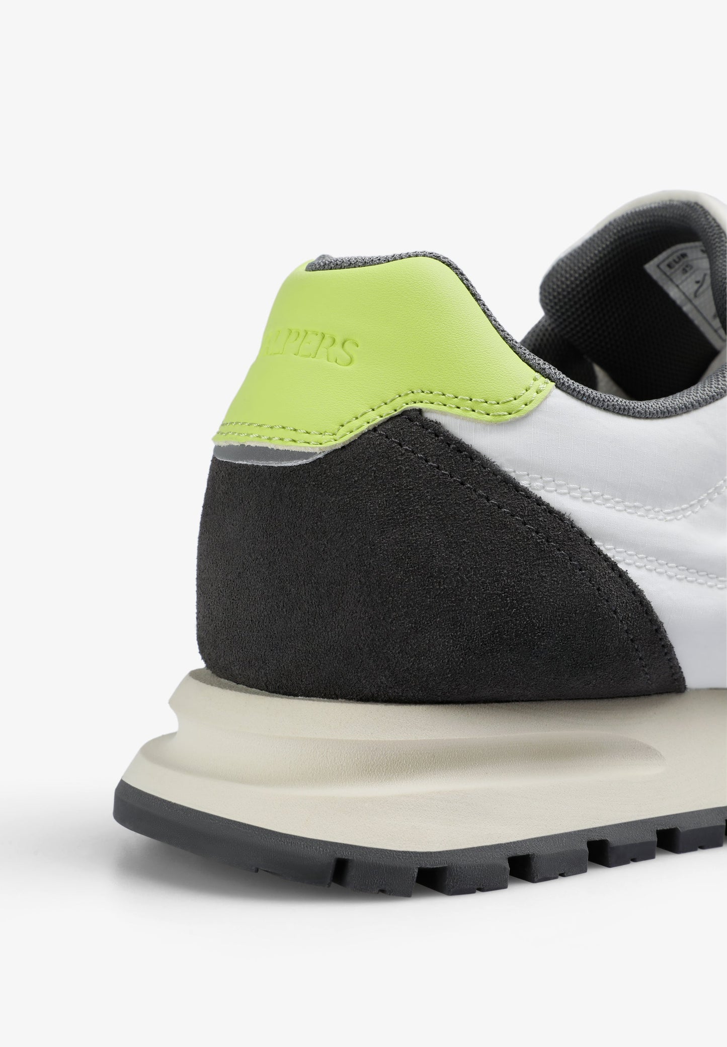 SAPATILHAS COM SKULL LATERAL