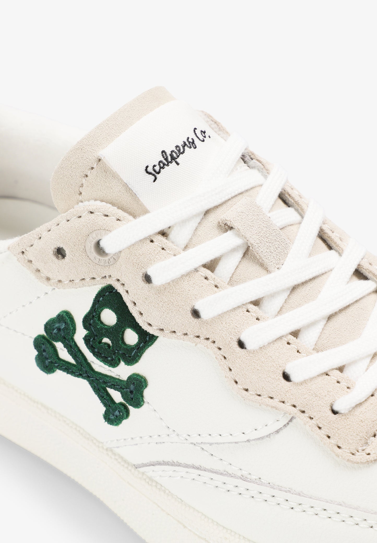 SAPATILHAS EM PELE COM SKULL