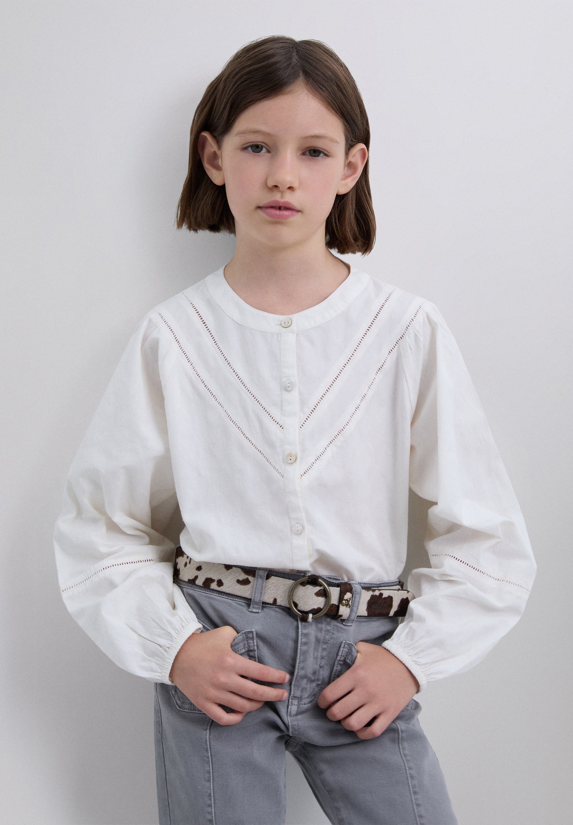 CAMISA ROMÂNTICA COM BORDADOS