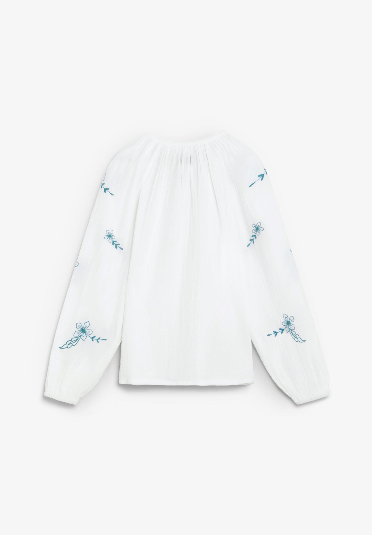 BLUSA PORMENORES BORDADOS