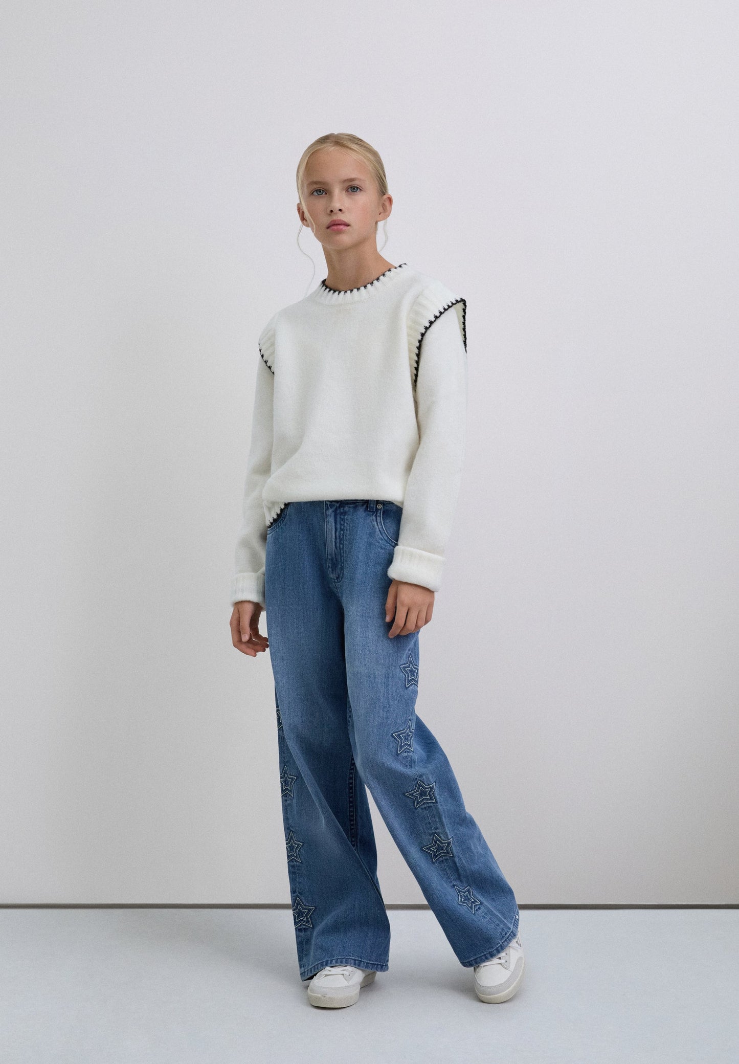 CALÇAS WIDE LEG COM ESTRELAS BORDADAS