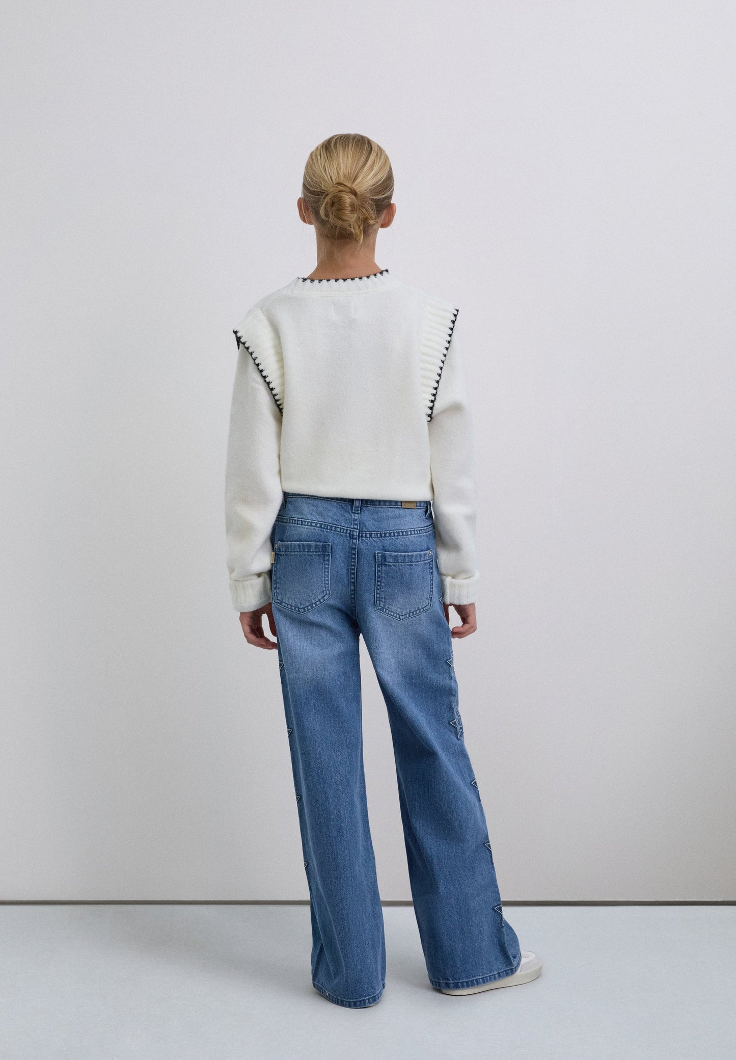 CALÇAS WIDE LEG COM ESTRELAS BORDADAS