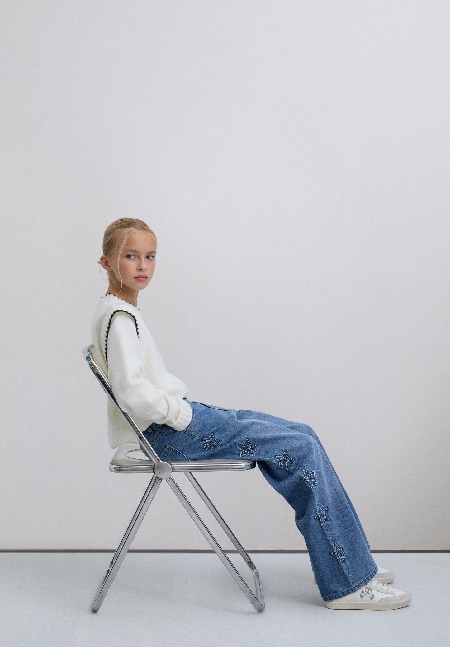 CALÇAS WIDE LEG COM ESTRELAS BORDADAS