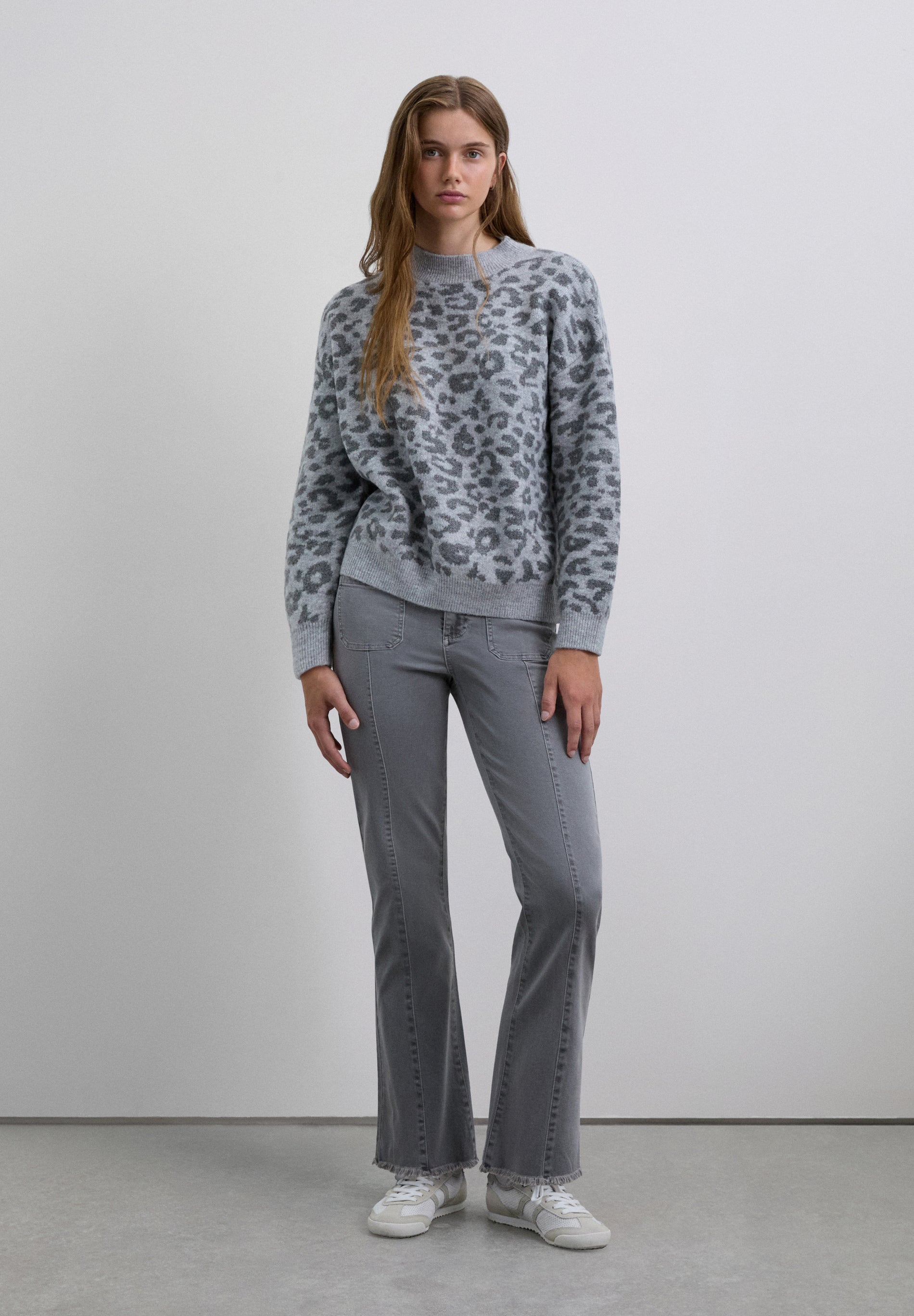 CALÇAS BOCA DE SINO COM FRANJAS