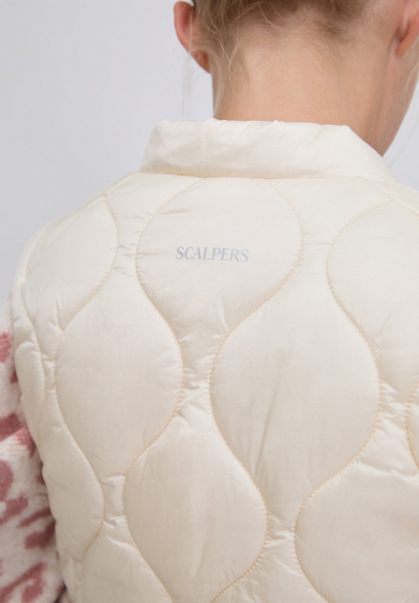 COLETE ACOLCHOADO COM SKULL