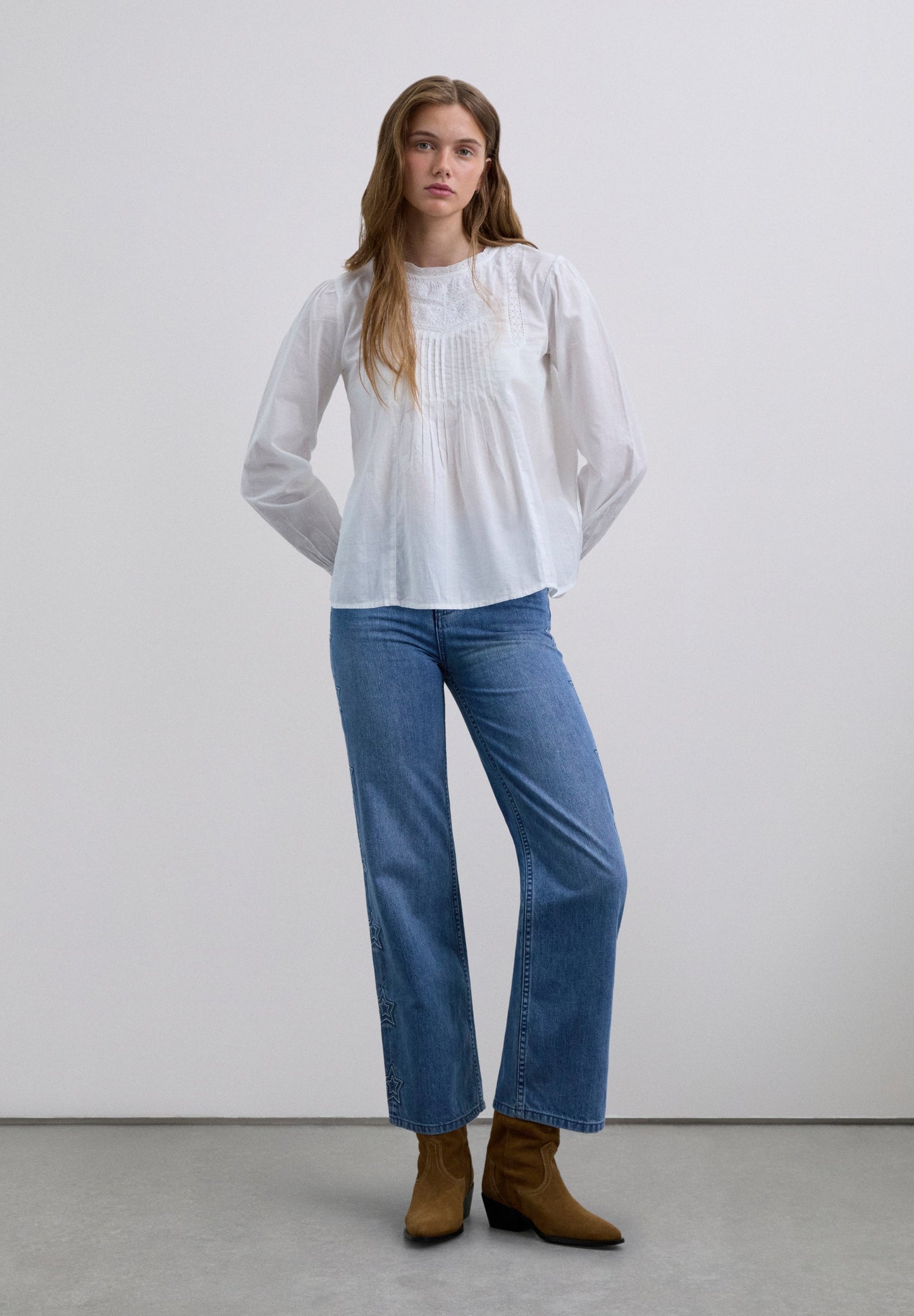 BLUSA MOTIVOS RENDA