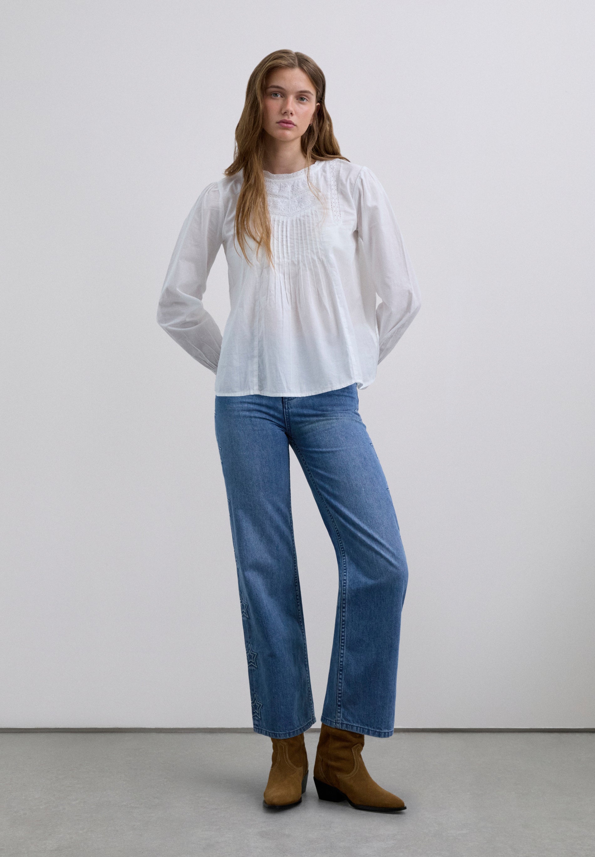 BLUSA MOTIVOS RENDA