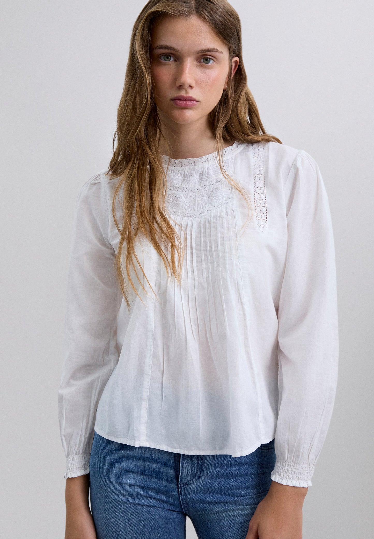 BLUSA MOTIVOS RENDA