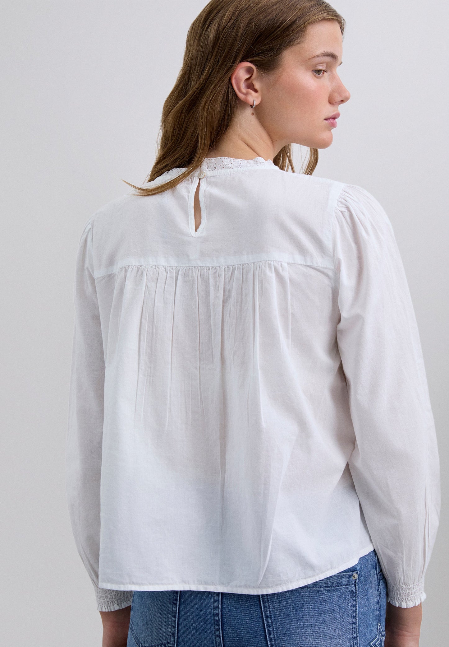 BLUSA MOTIVOS RENDA