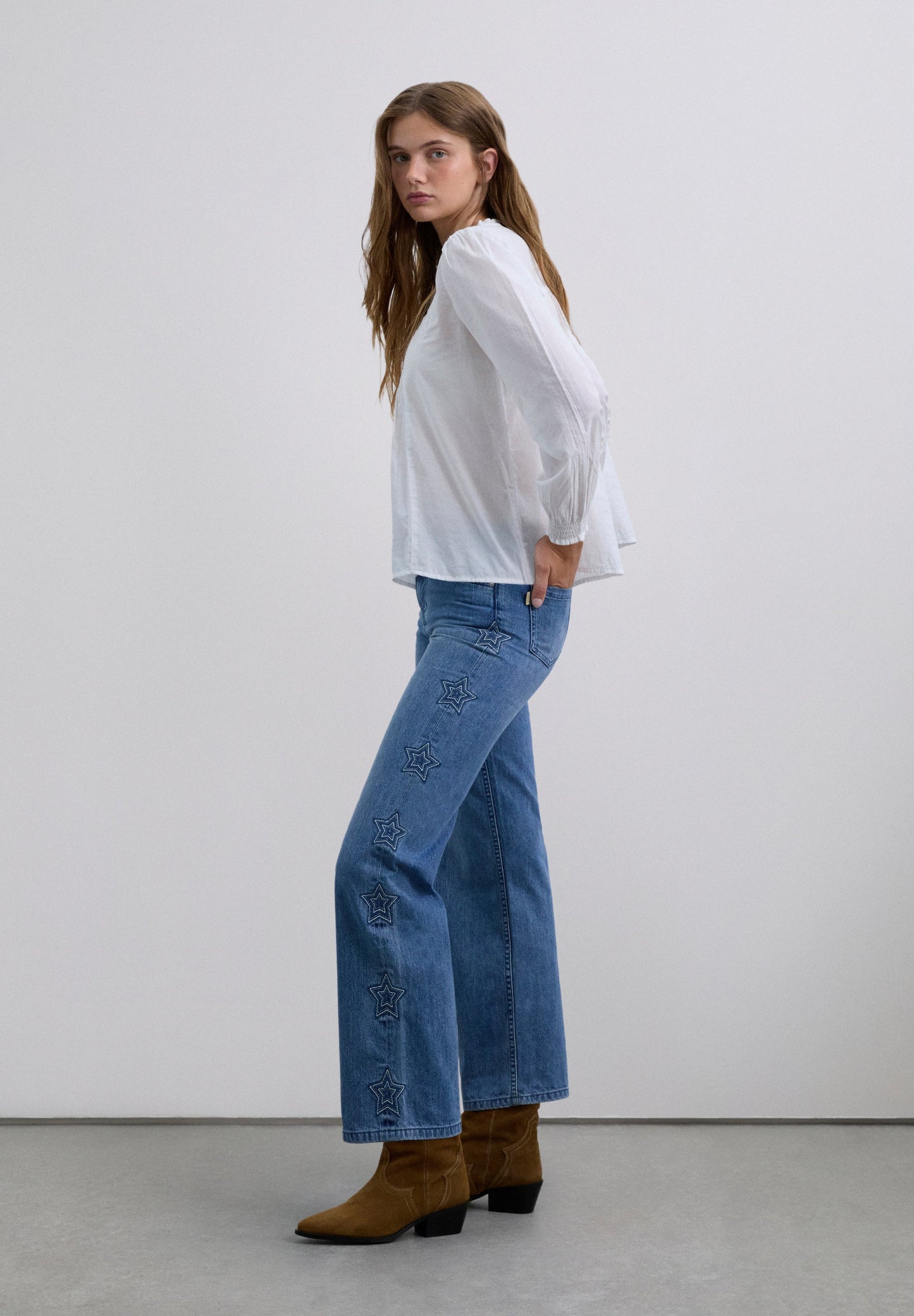 BLUSA MOTIVOS RENDA
