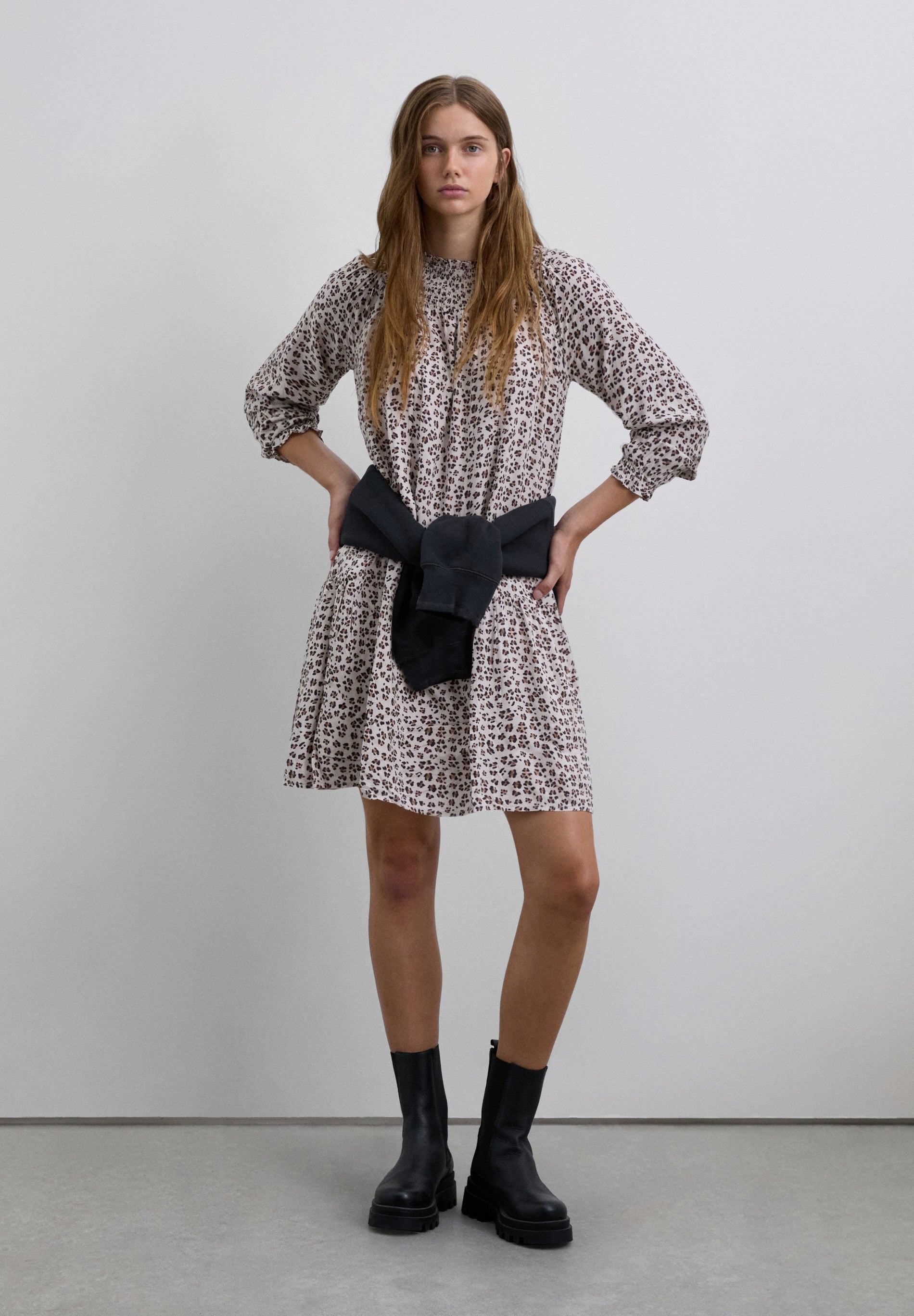 VESTIDO PADRÃO ESTAMPADO ANIMAL