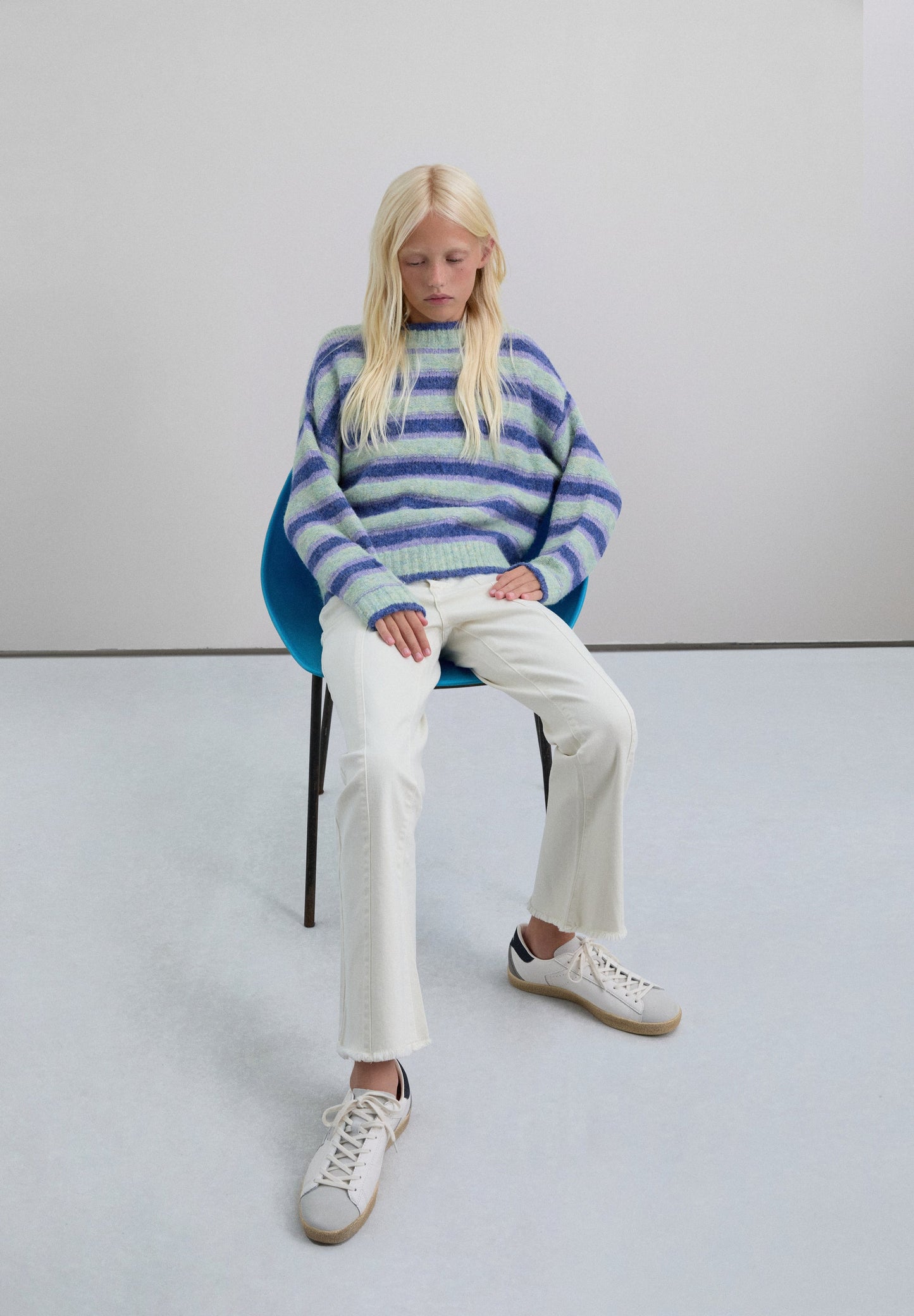 CALÇAS DENIM CORTE À BOCA DE SINO