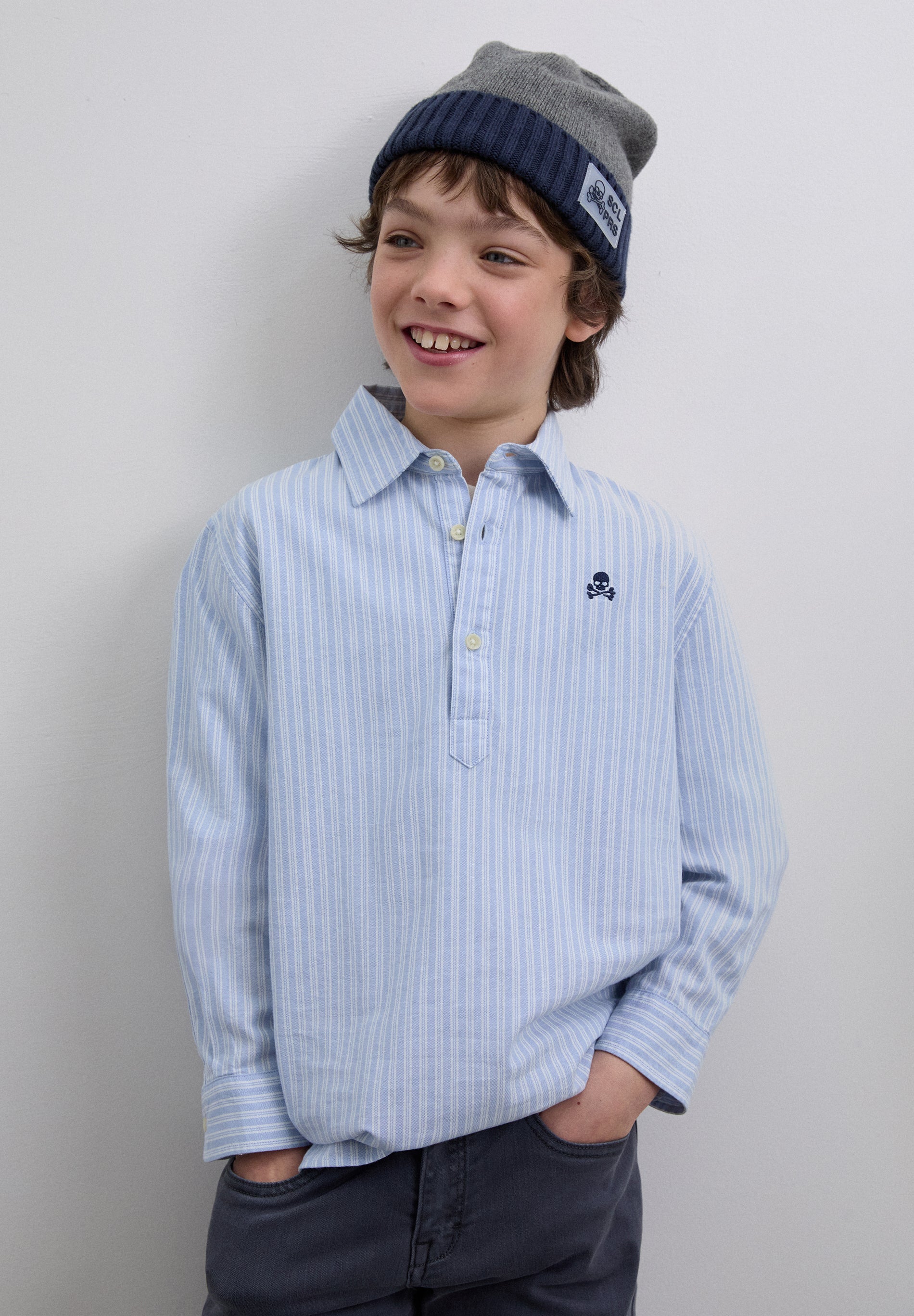 T-SHIRT ÀS RISCAS COM SKULL