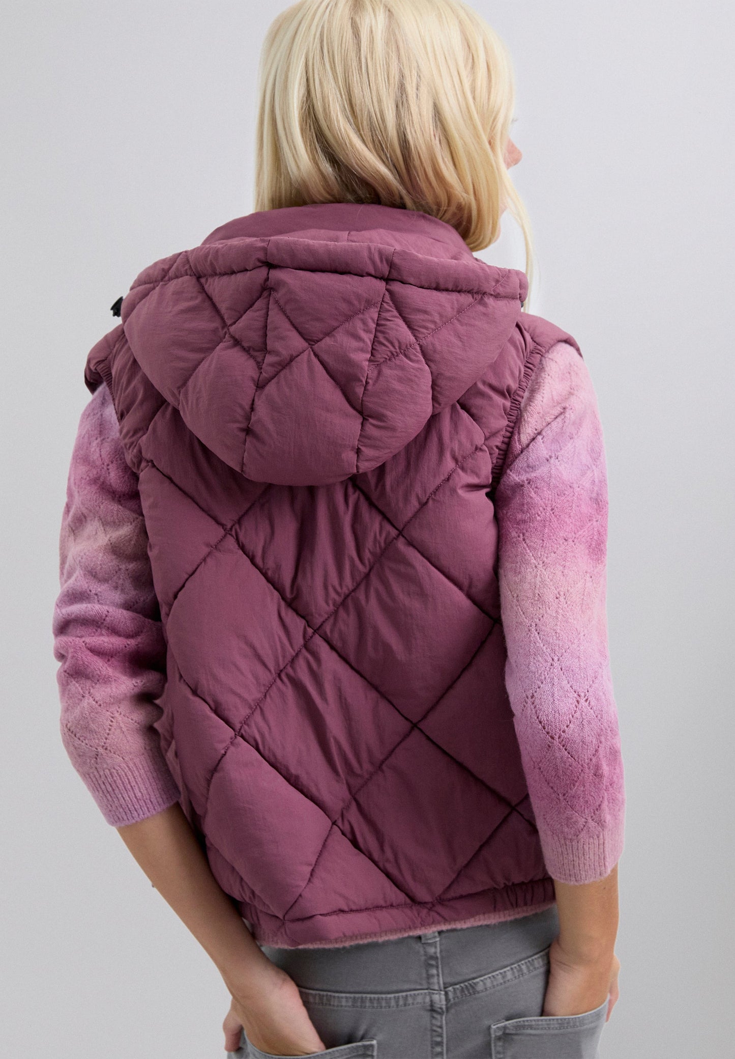 COLETE ACOLCHOADO COM CAPUZ SKULL