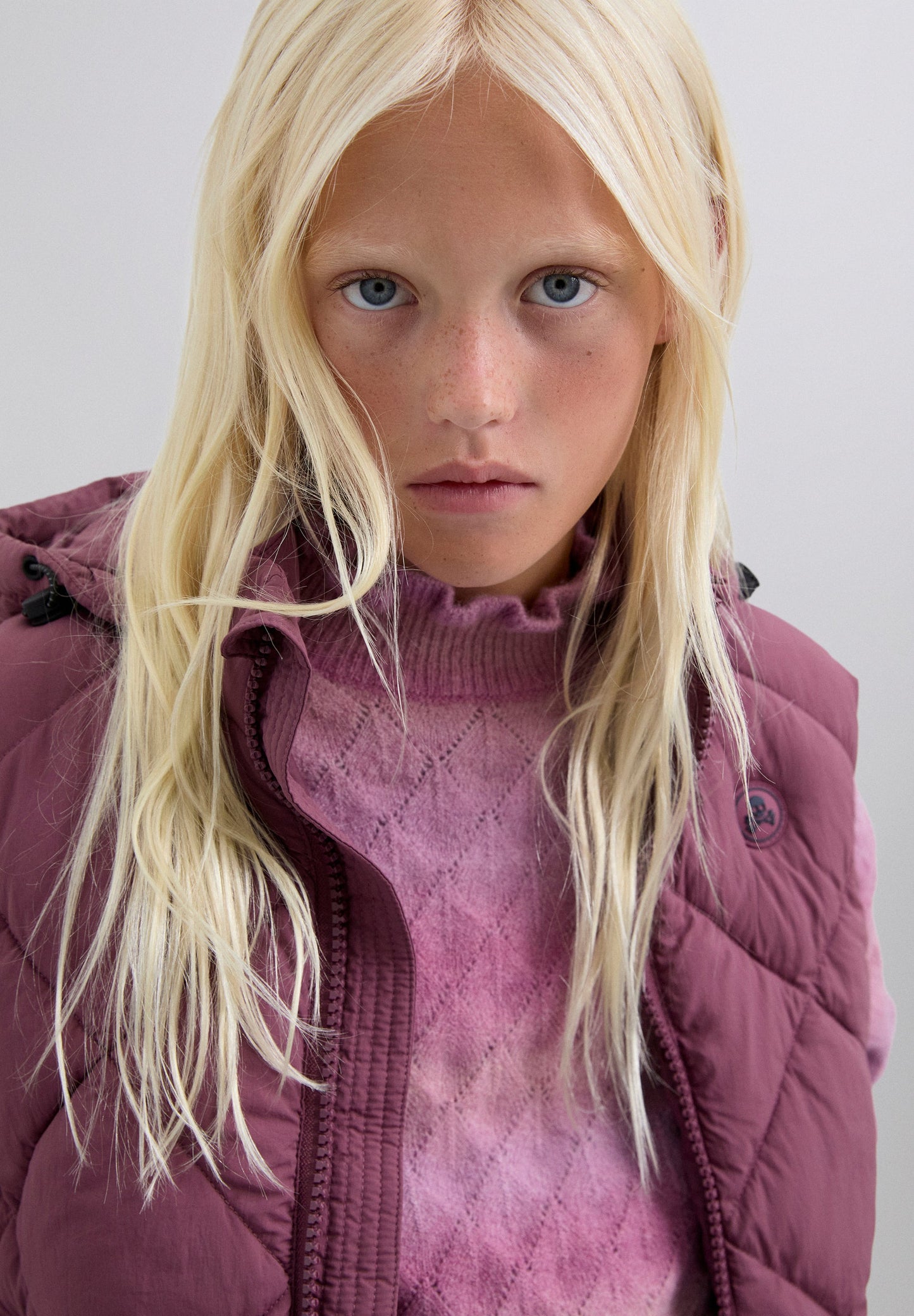 COLETE ACOLCHOADO COM CAPUZ SKULL