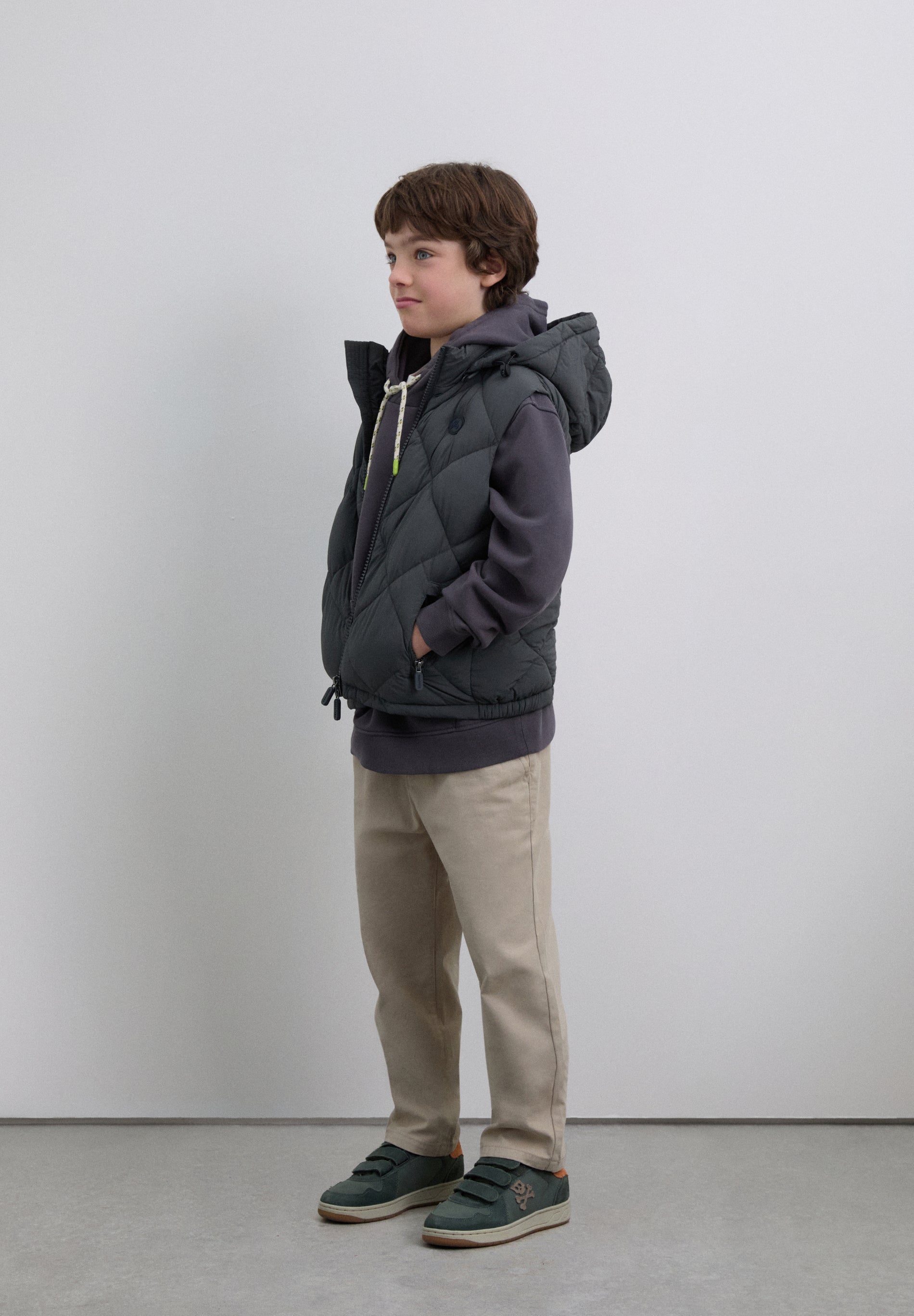 COLETE ACOLCHOADO COM CAPUZ SKULL