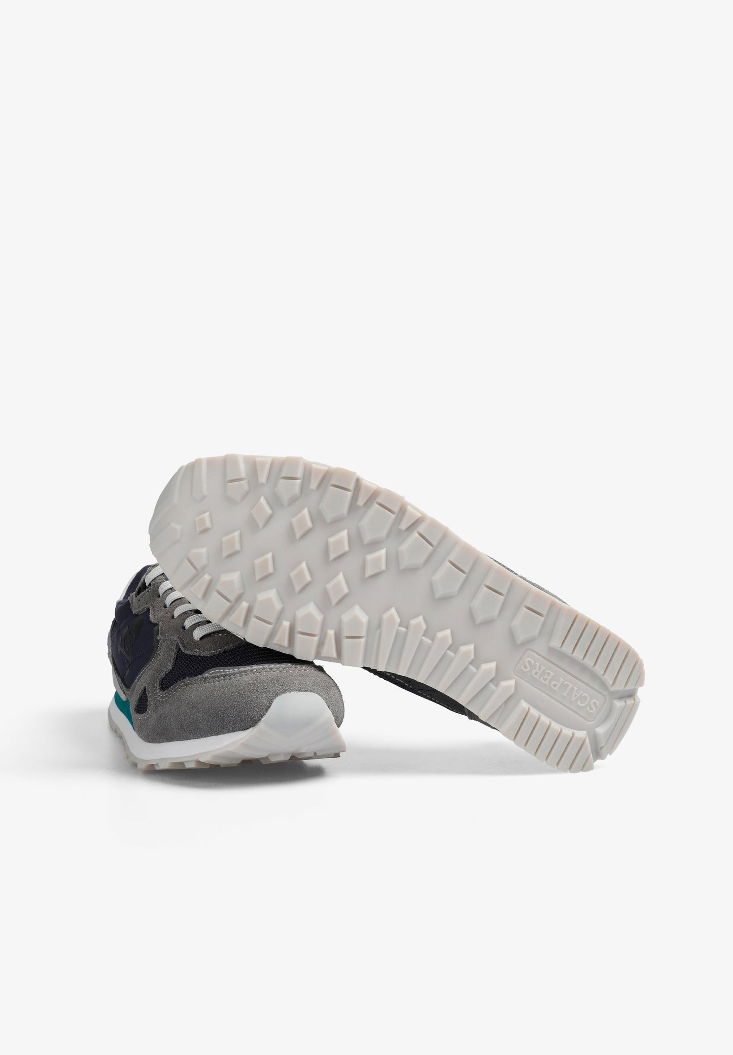 SAPATILHAS EM PELE COM SKULL LATERAL